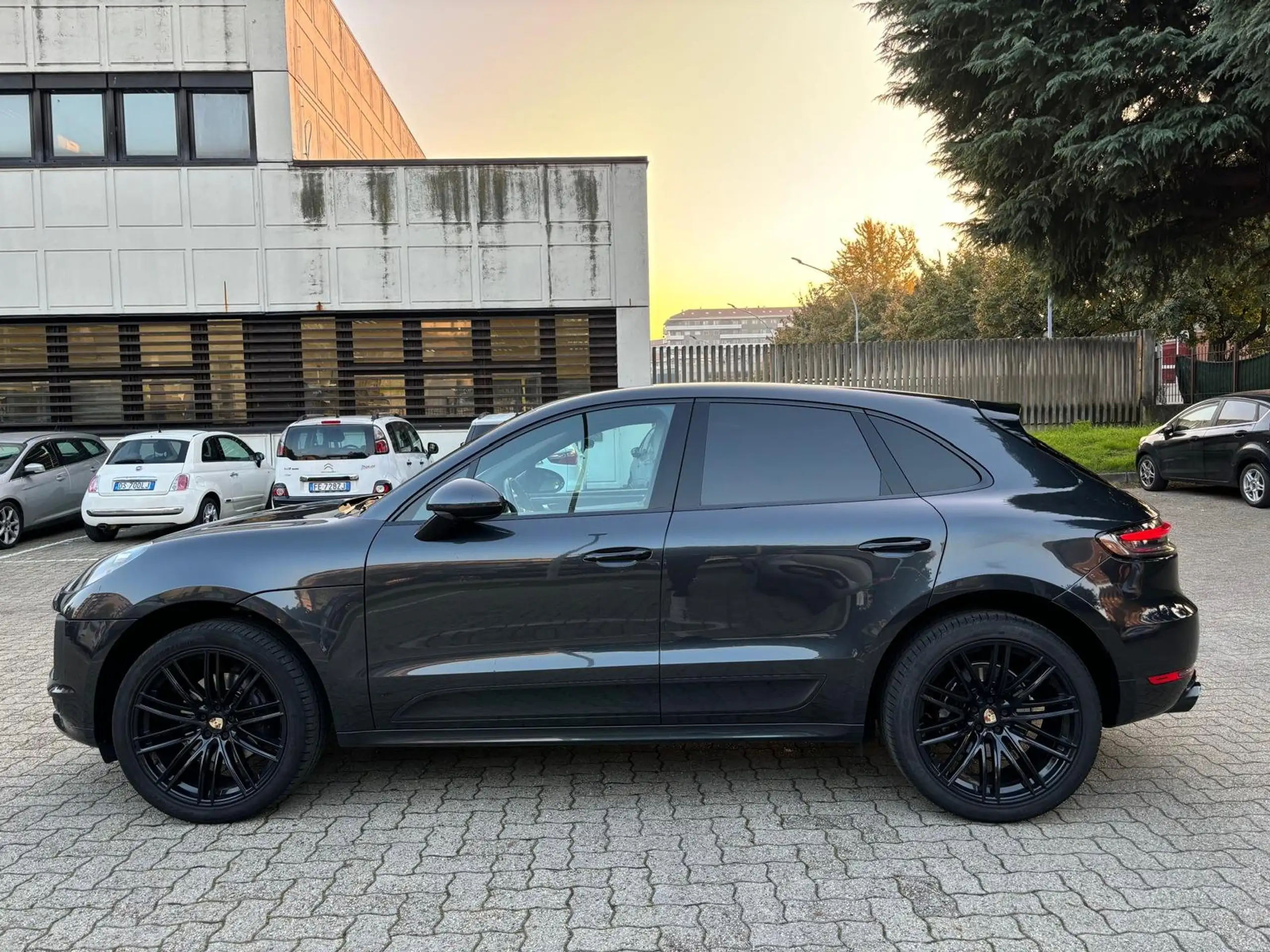 Porsche - Macan