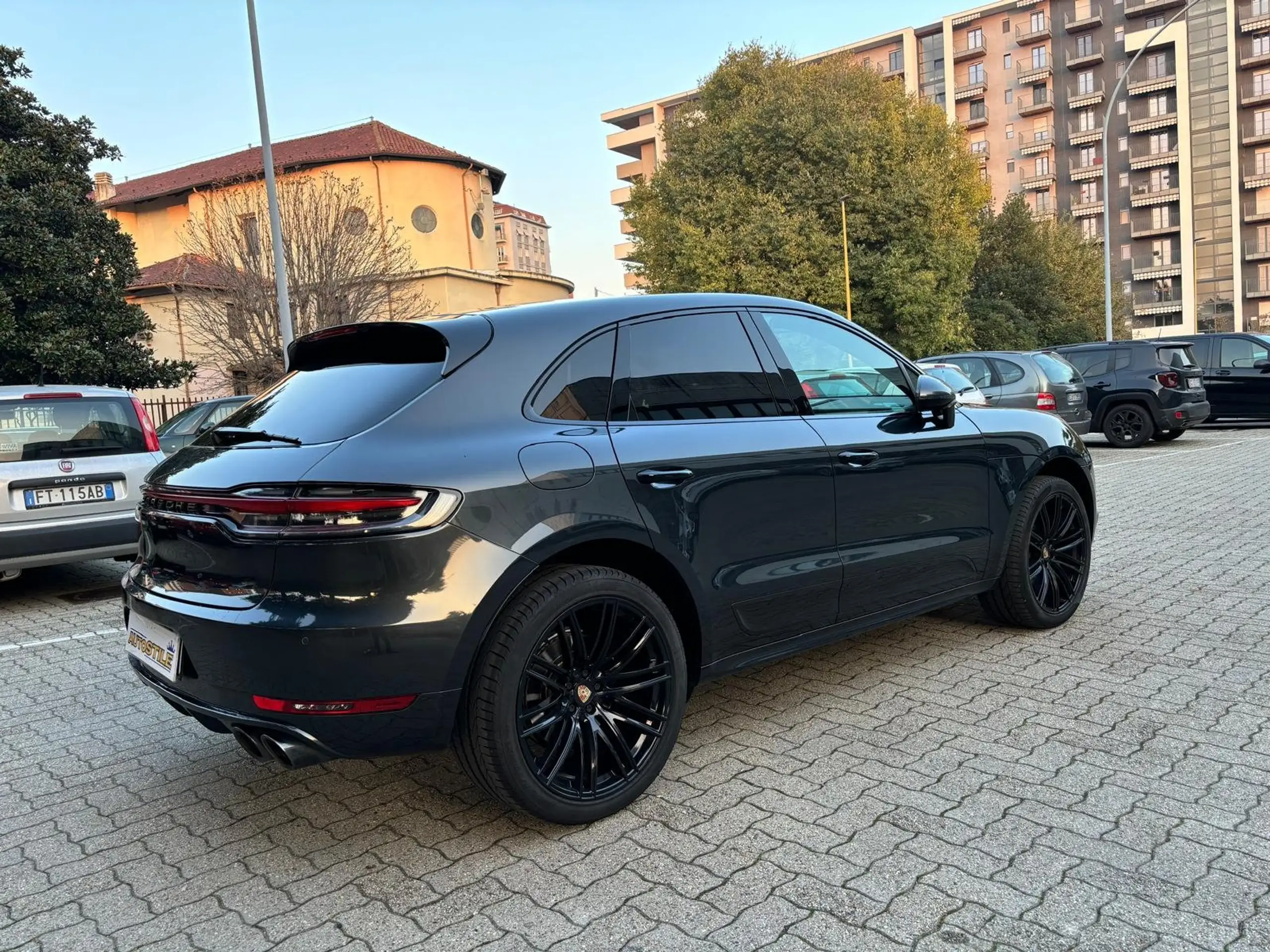 Porsche - Macan