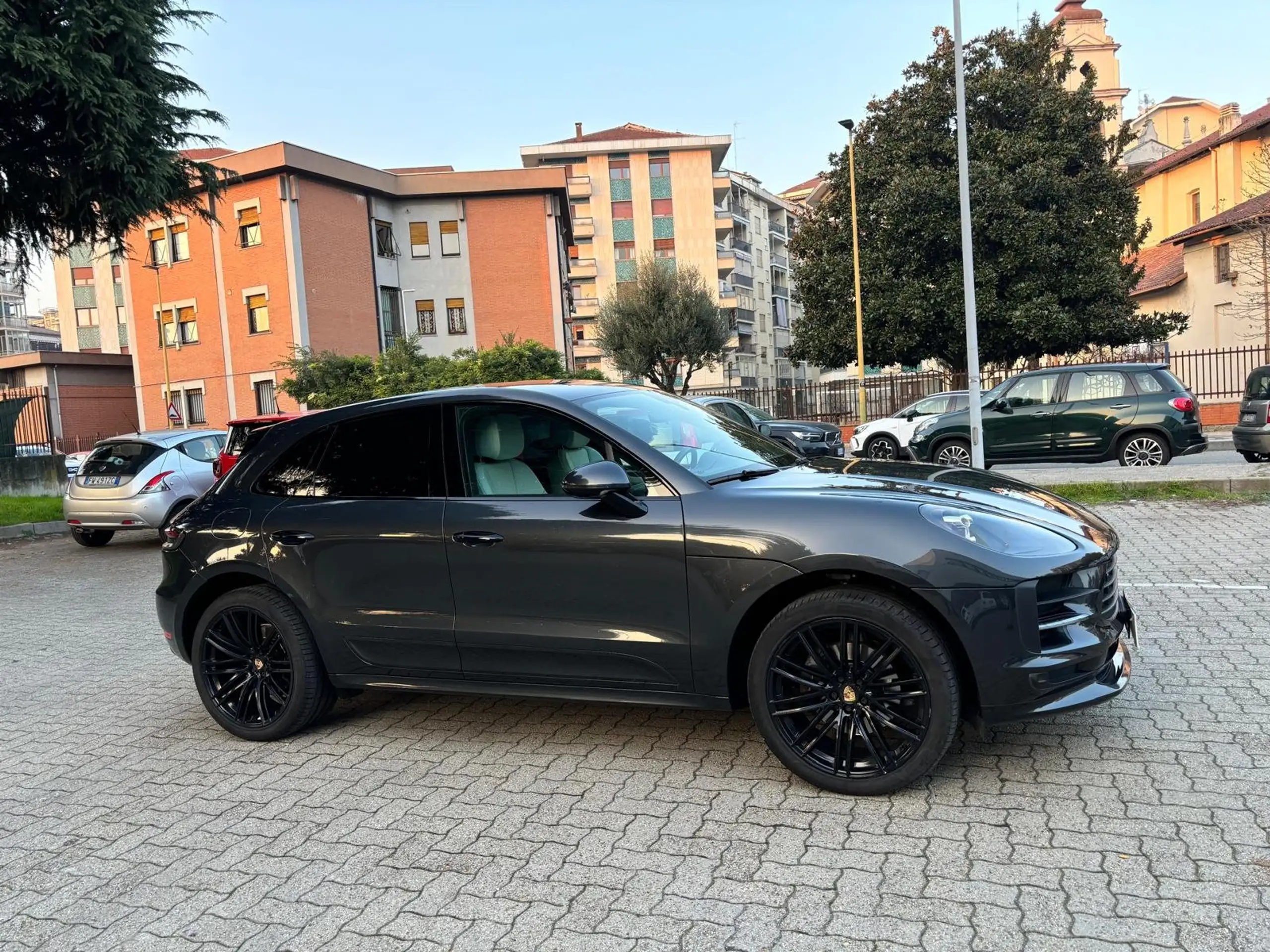 Porsche - Macan