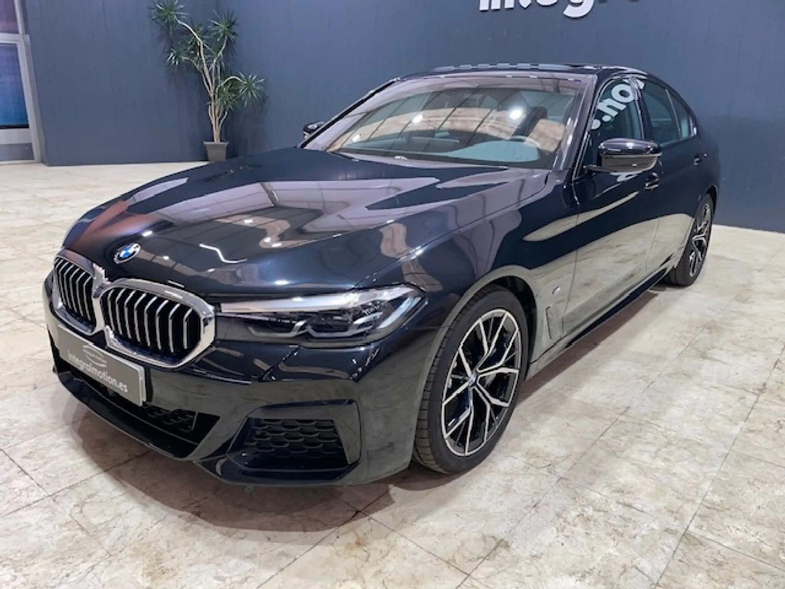 BMW - 530