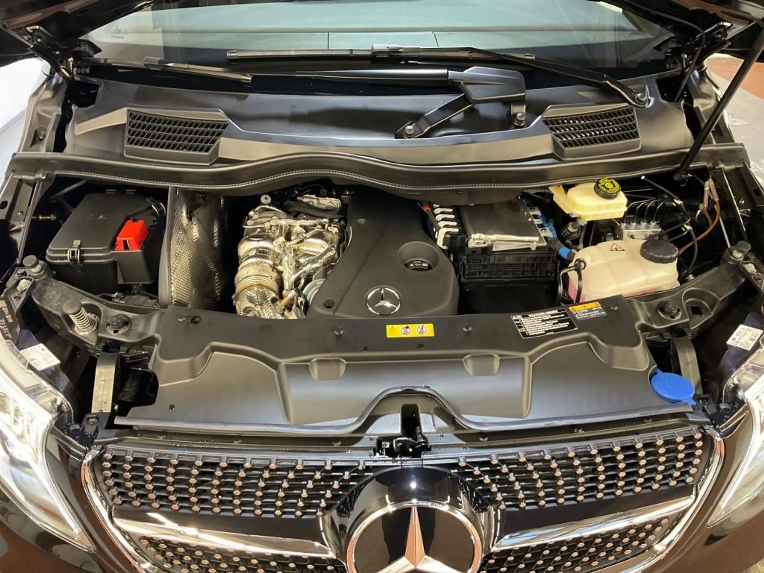 Mercedes-Benz - V 300