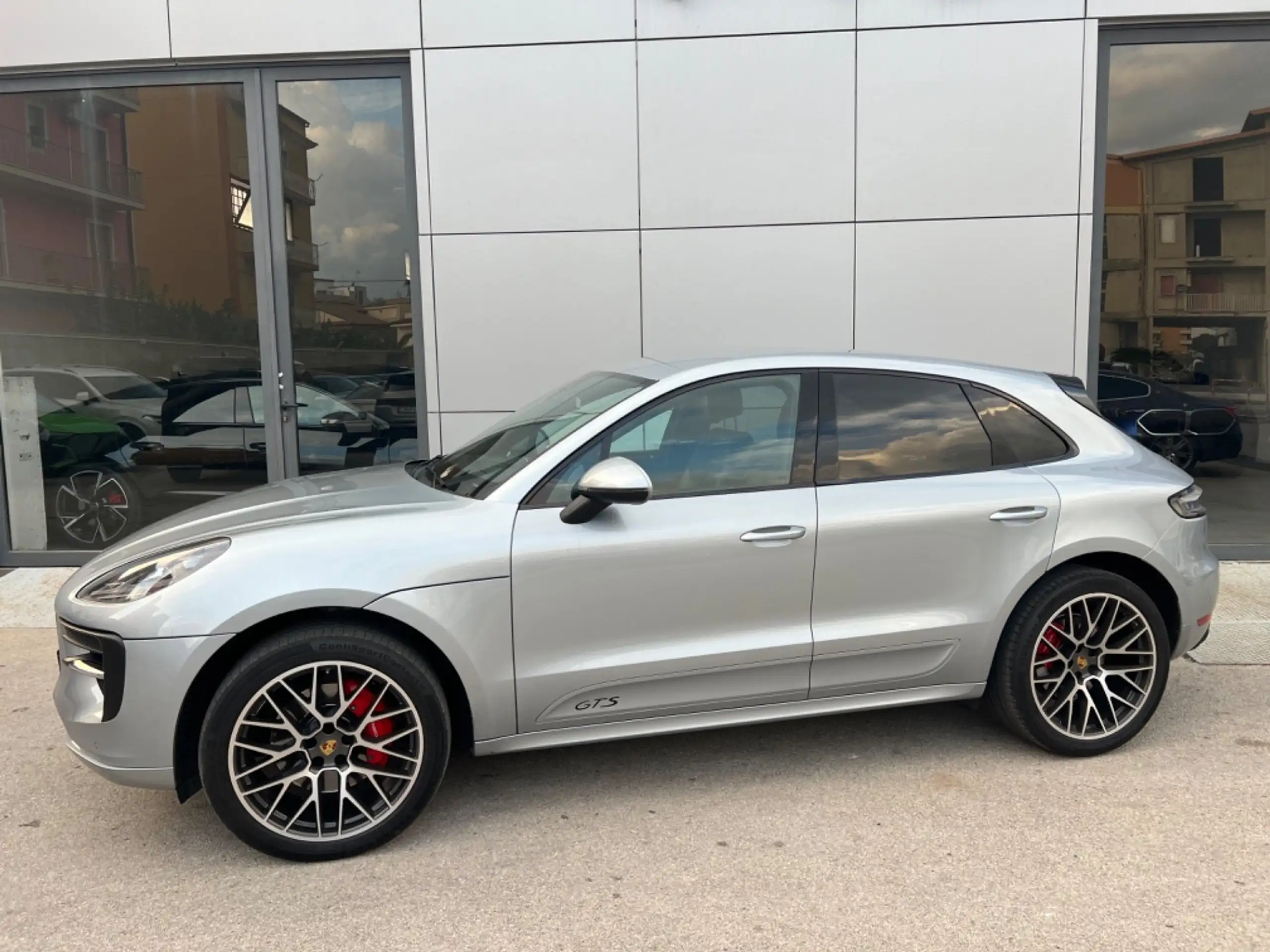 Porsche - Macan