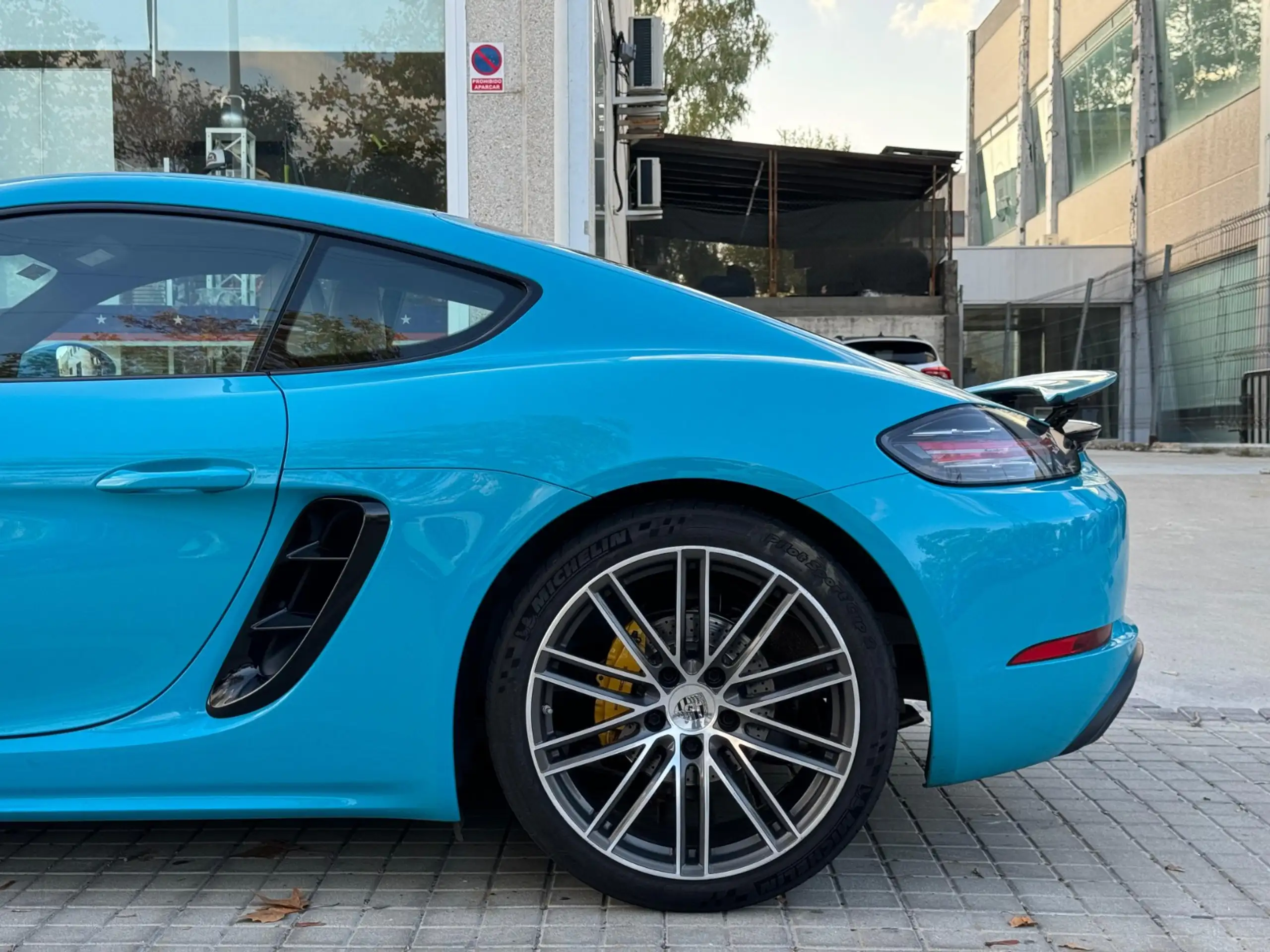 Porsche - Cayman