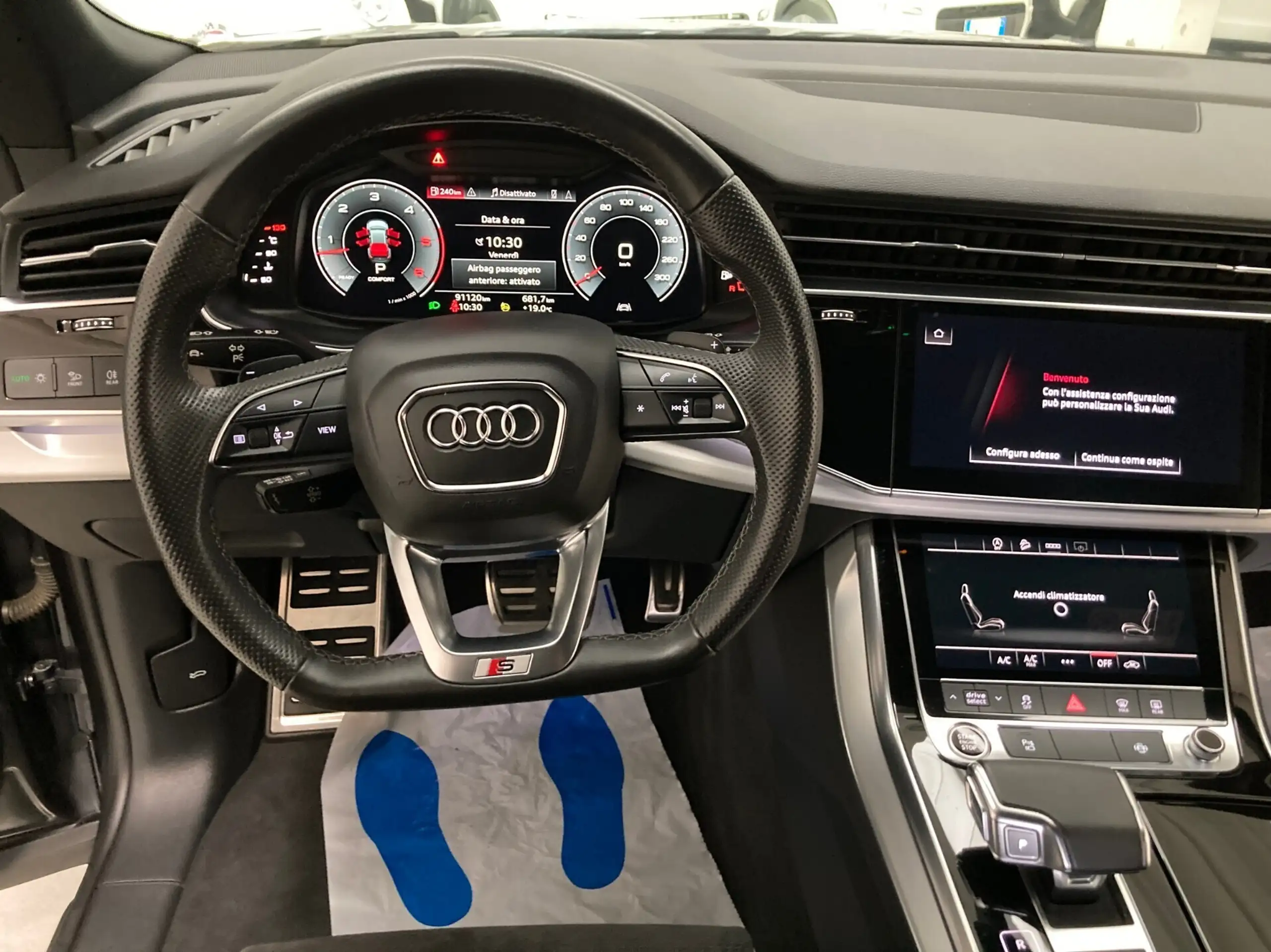 Audi - Q8