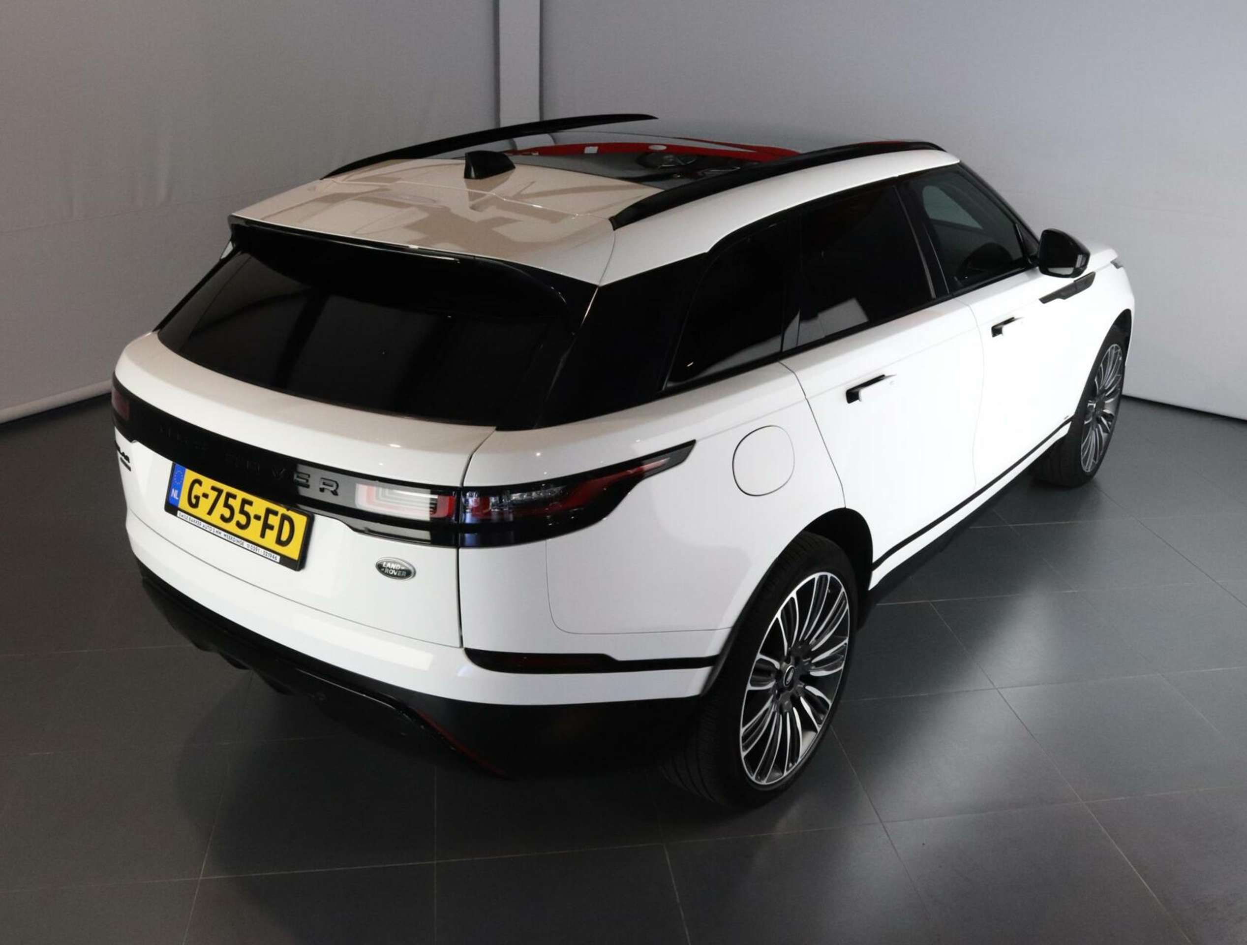 Land Rover - Range Rover Velar