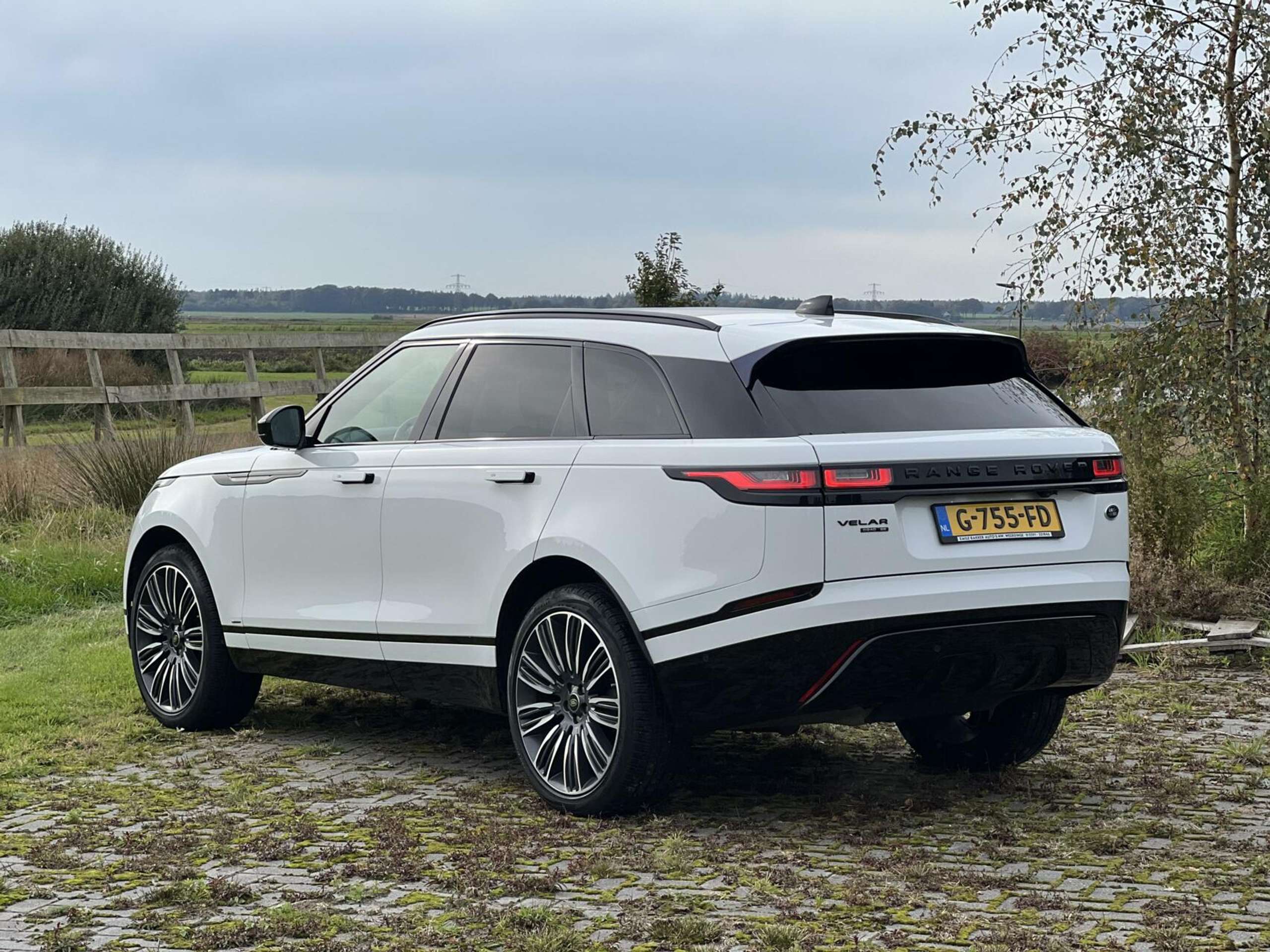 Land Rover - Range Rover Velar