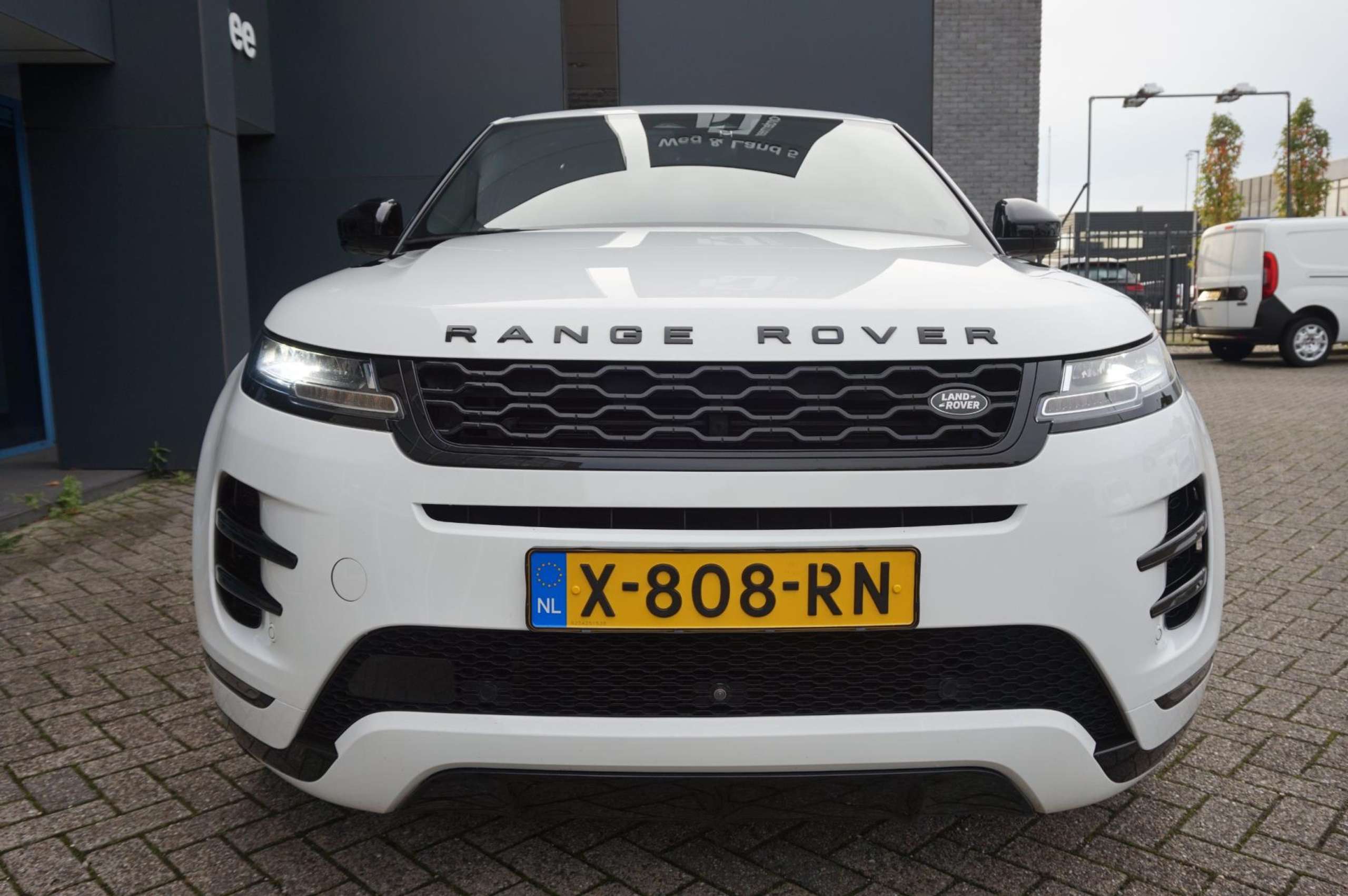 Land Rover - Range Rover Evoque