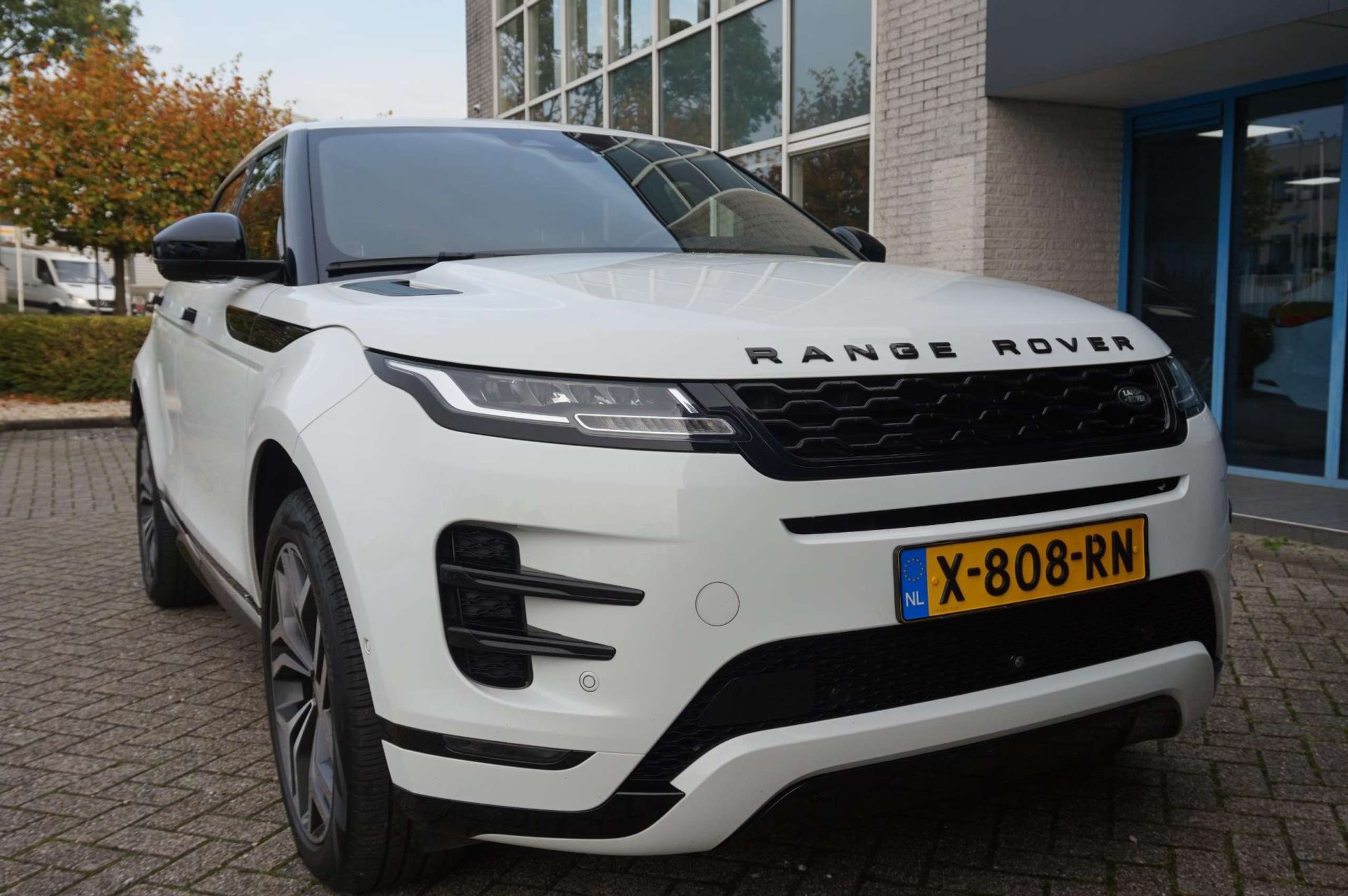 Land Rover - Range Rover Evoque