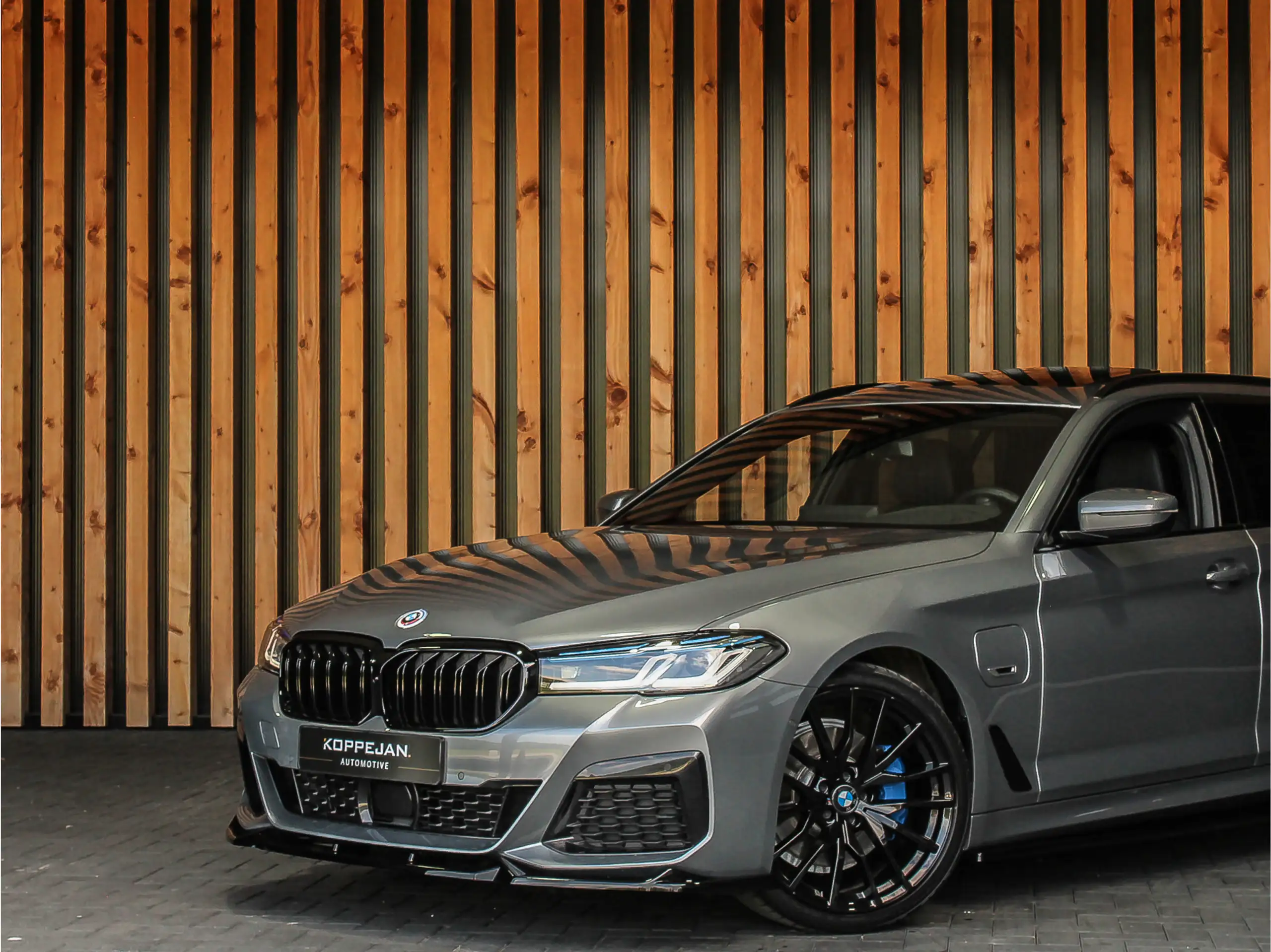 BMW - 530