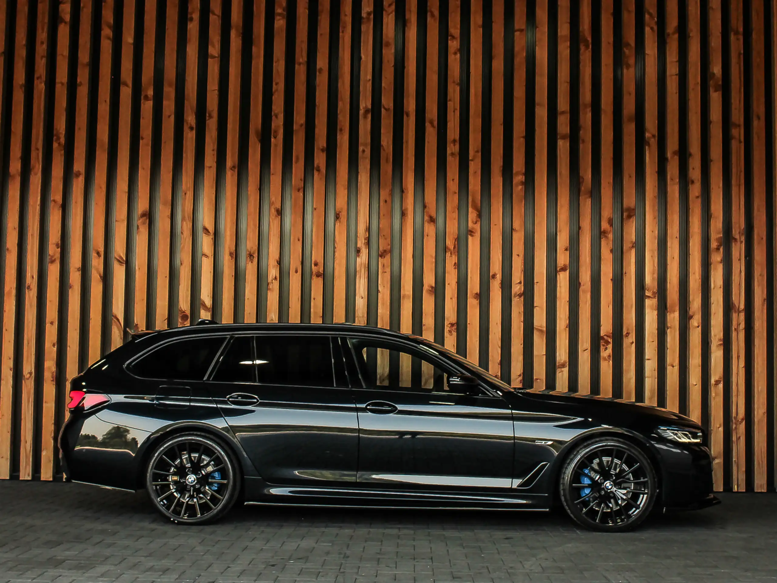 BMW - 530