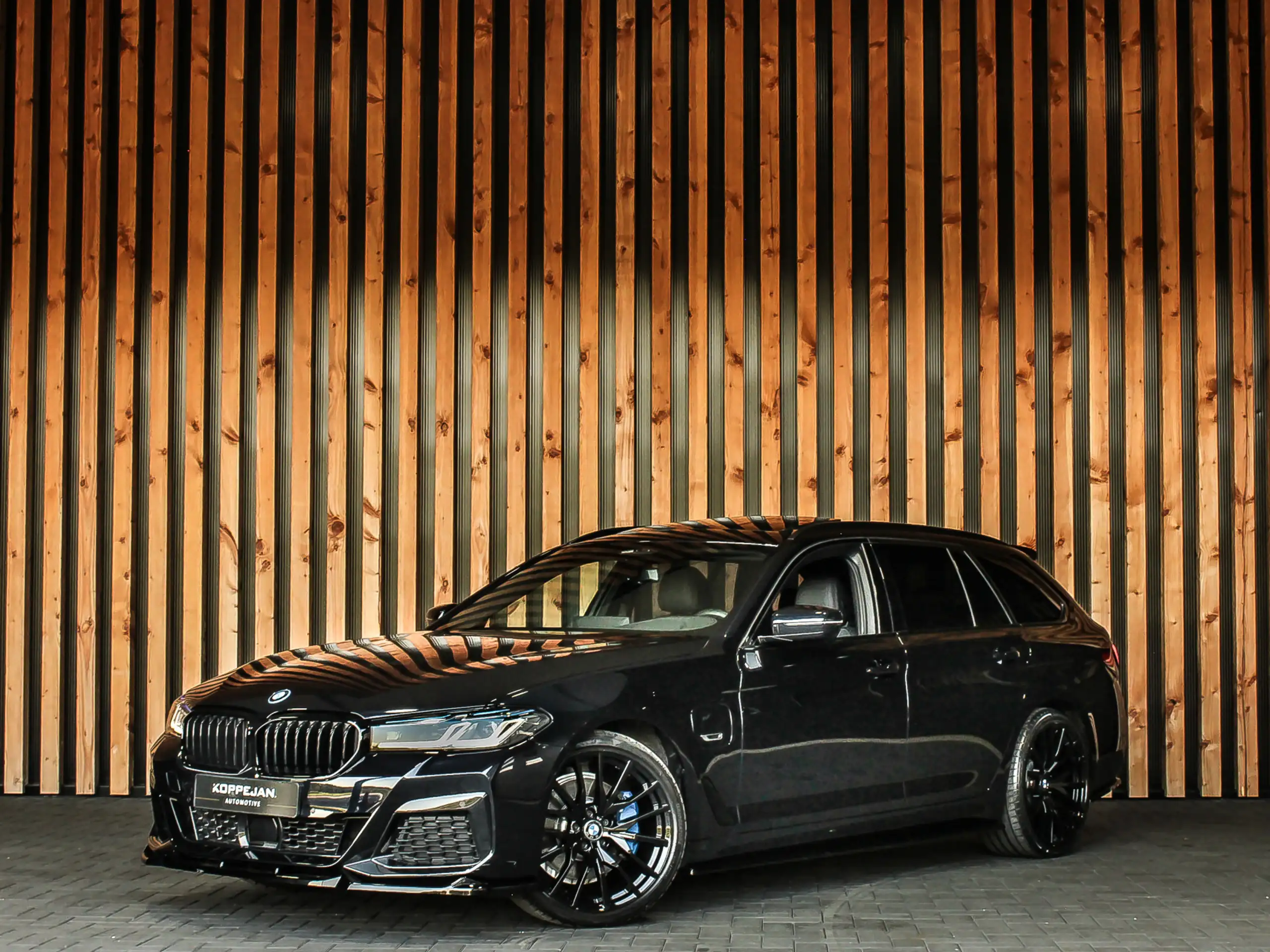 BMW - 530