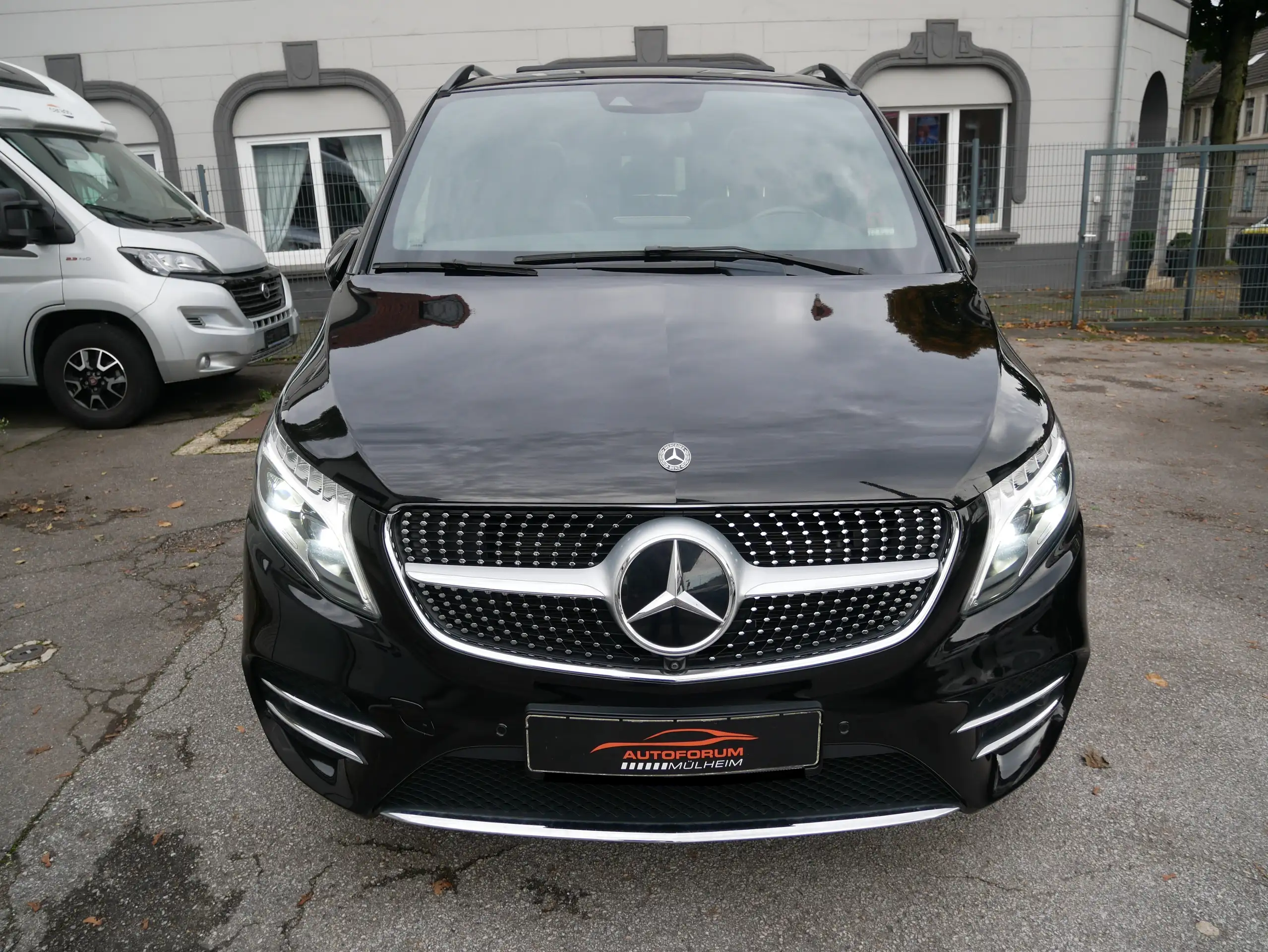 Mercedes-Benz - V 250