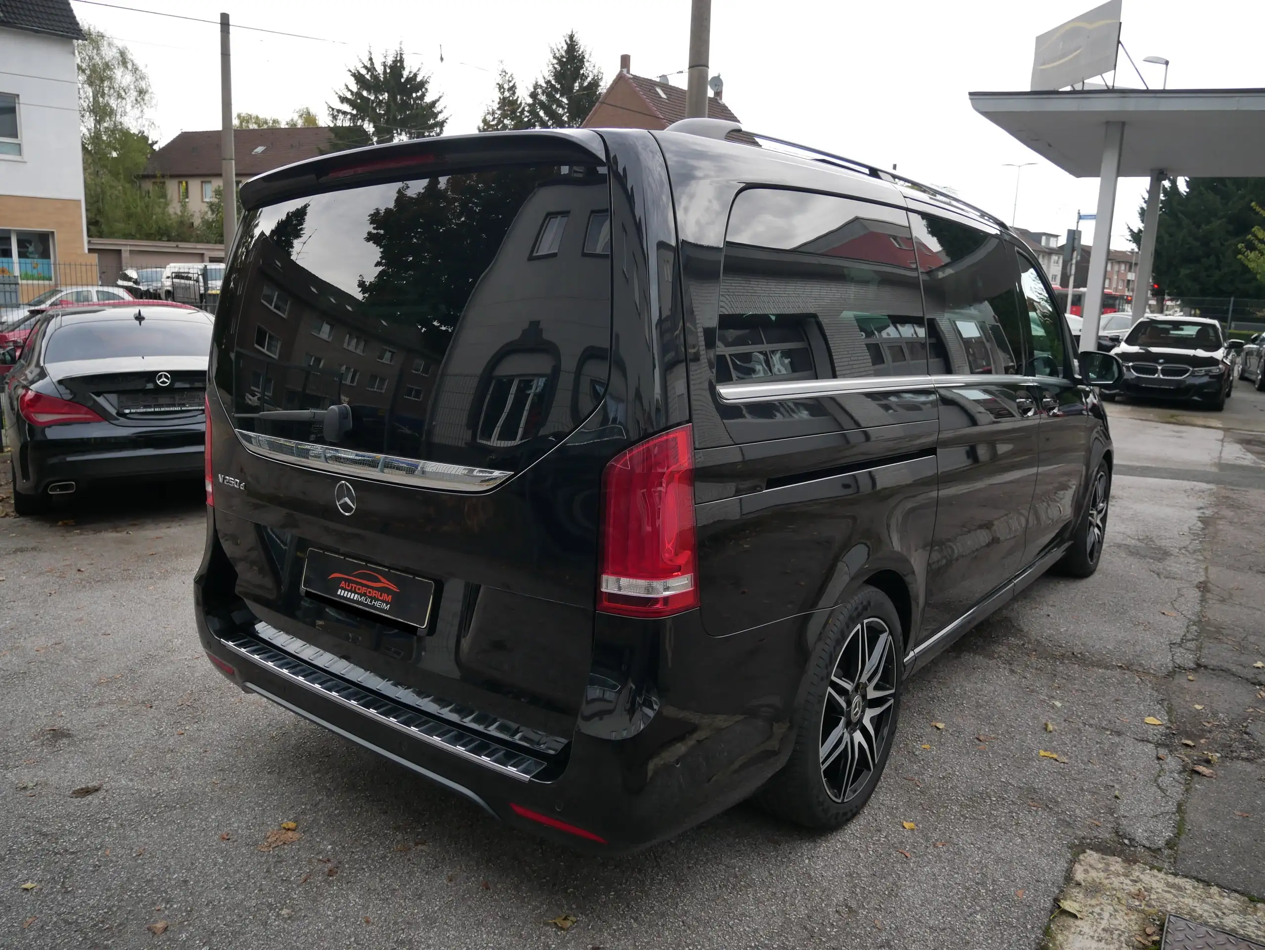 Mercedes-Benz - V 250