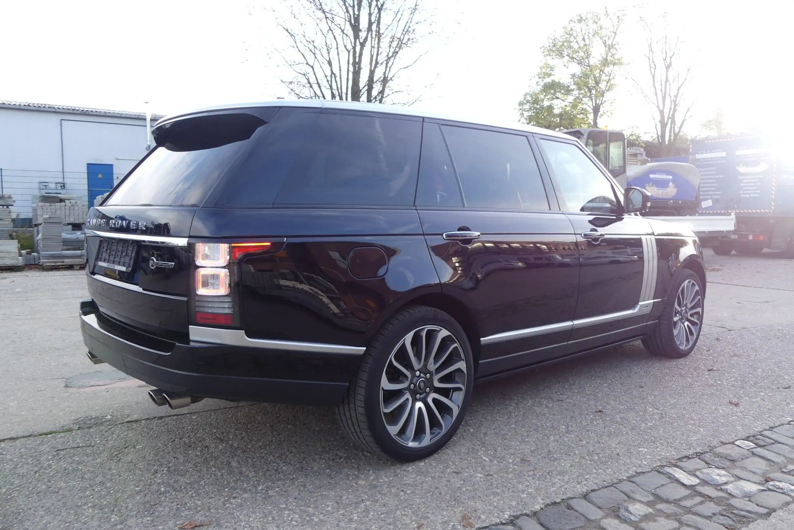 Land Rover - Range Rover