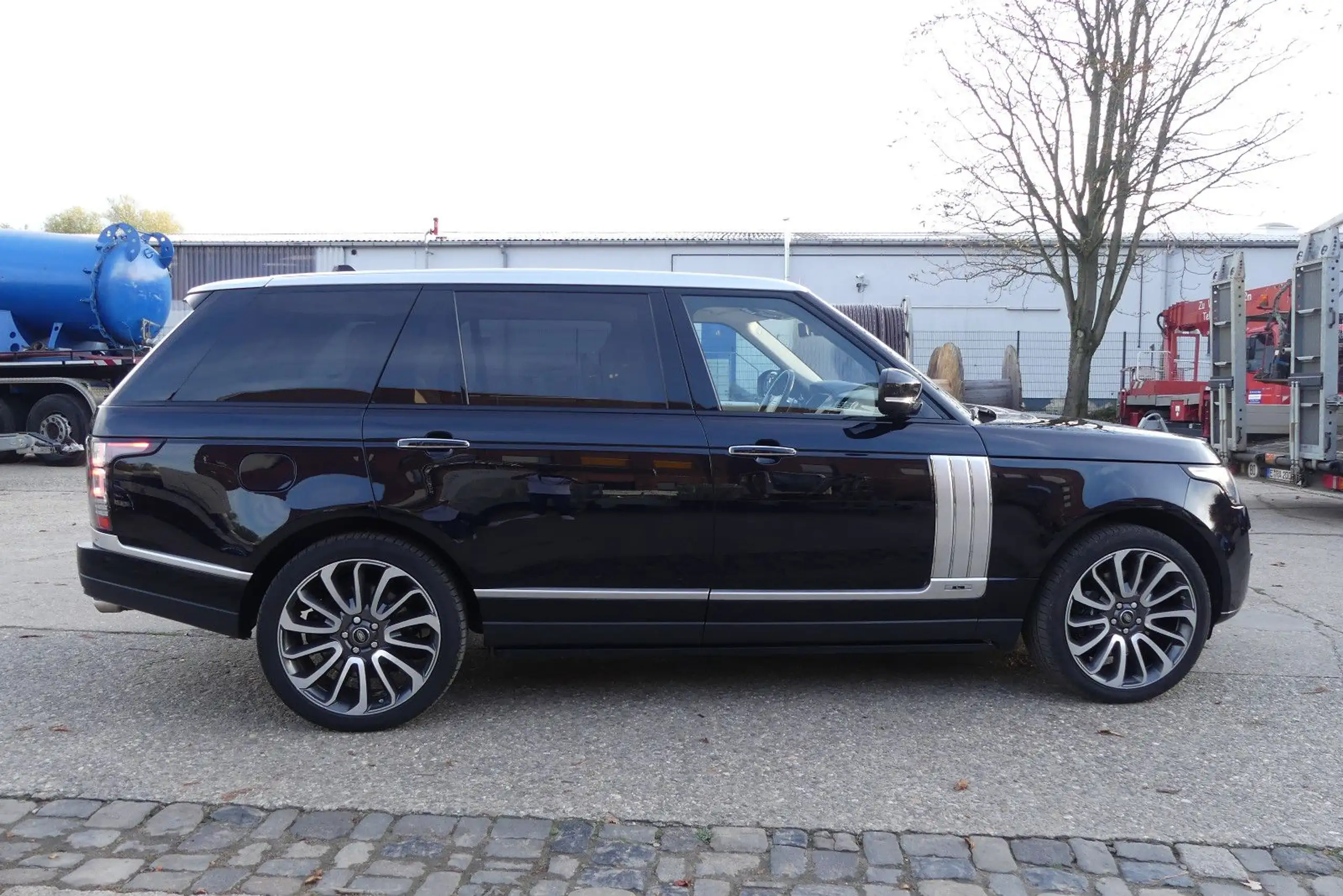 Land Rover - Range Rover