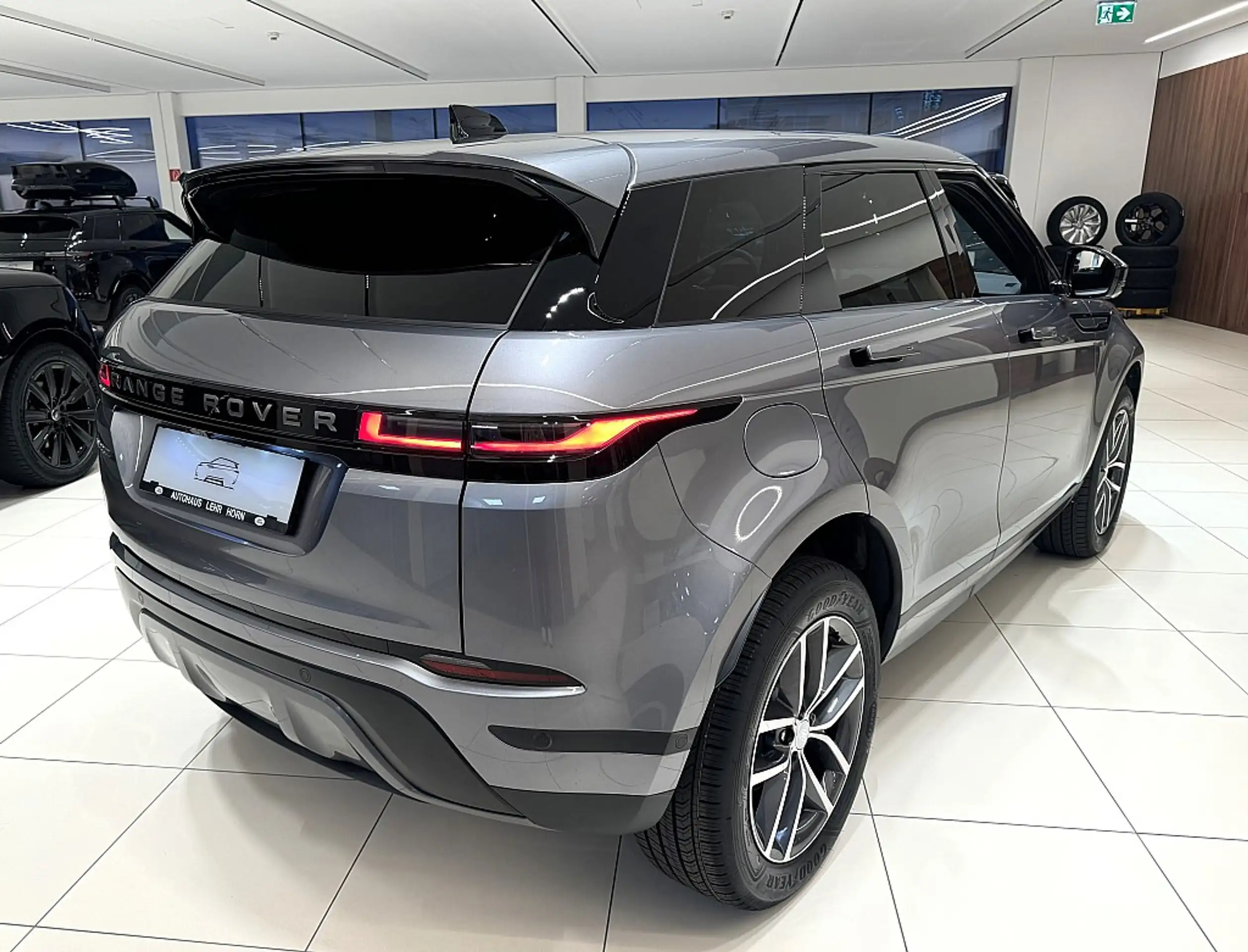 Land Rover - Range Rover Evoque