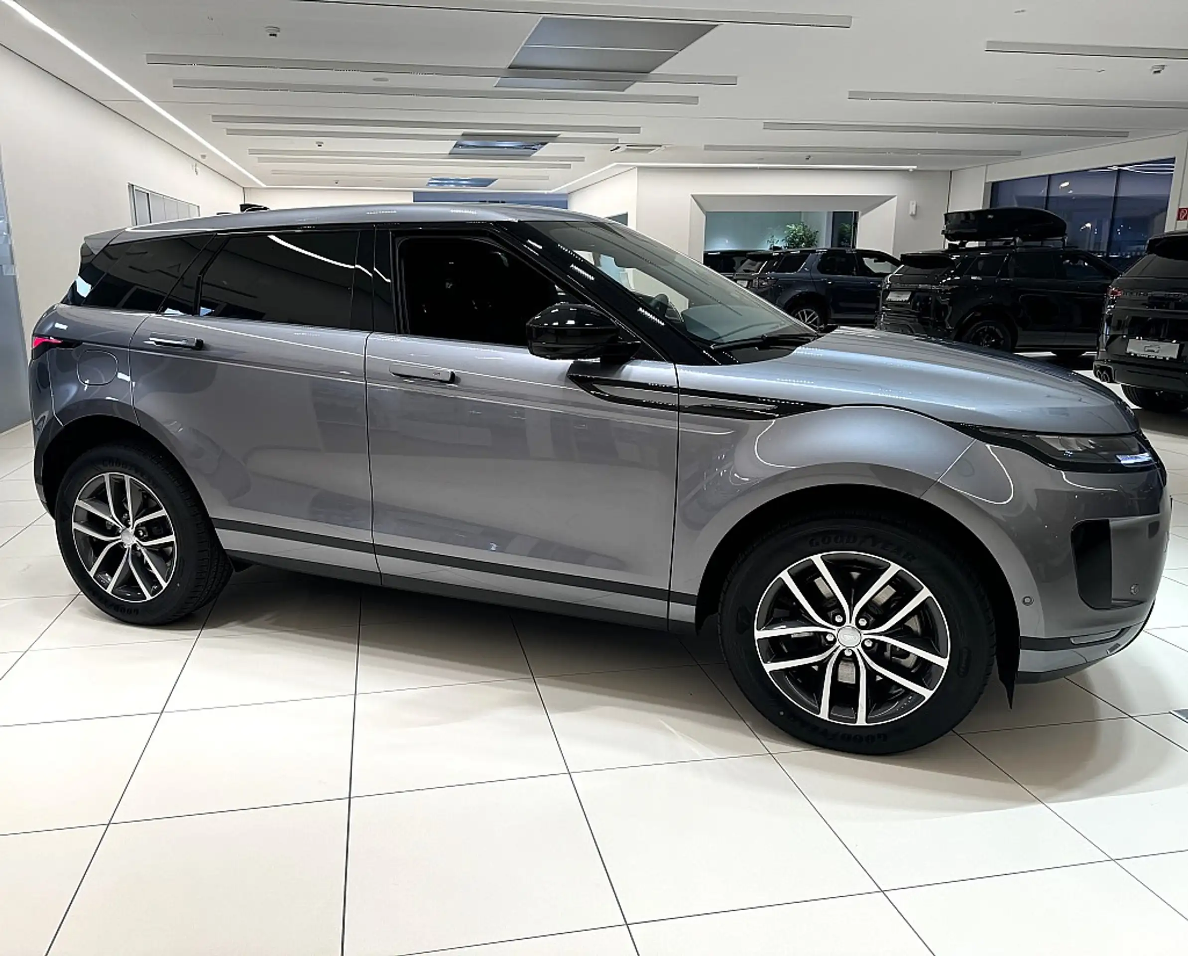 Land Rover - Range Rover Evoque