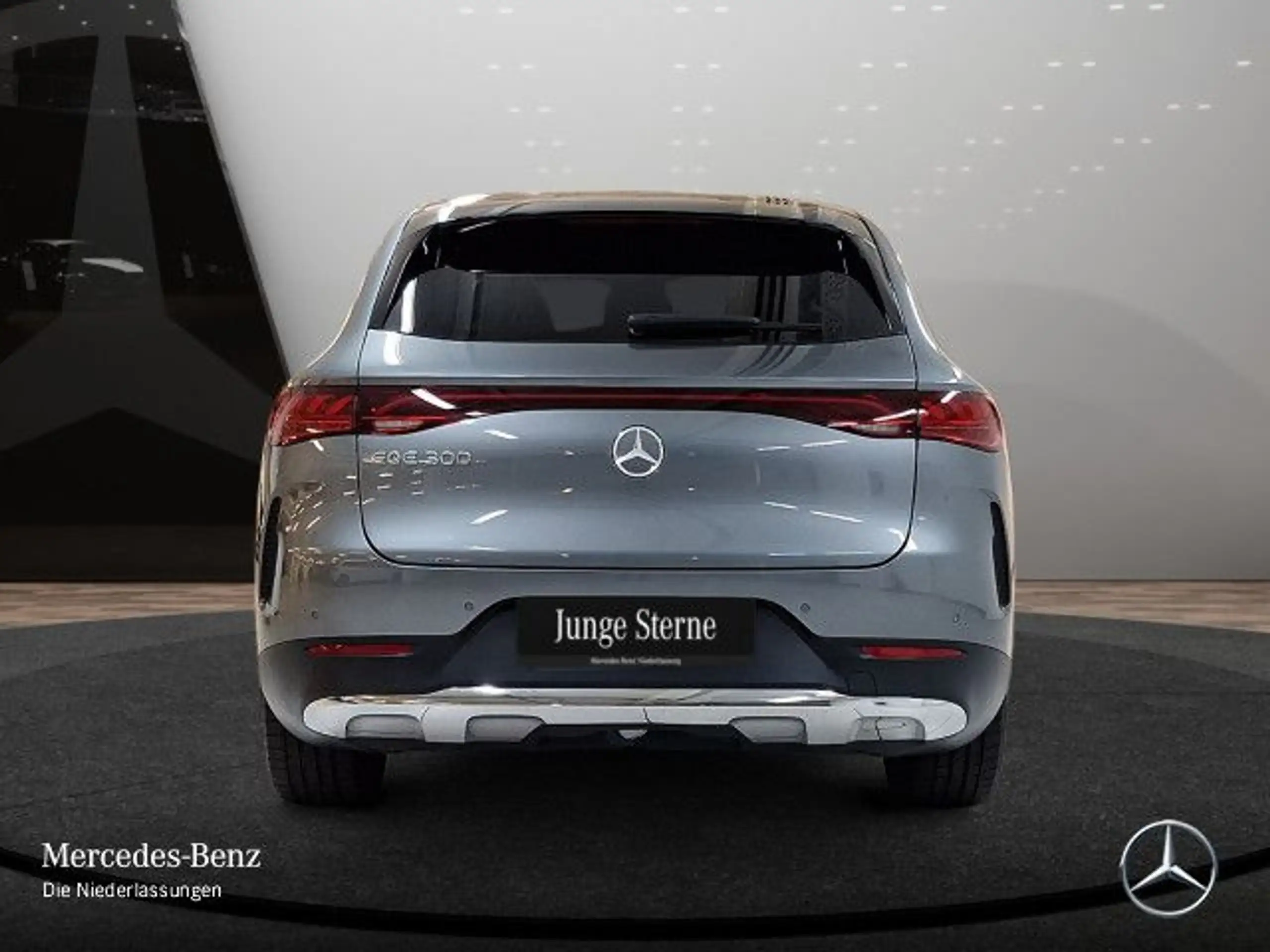 Mercedes-Benz - EQE SUV