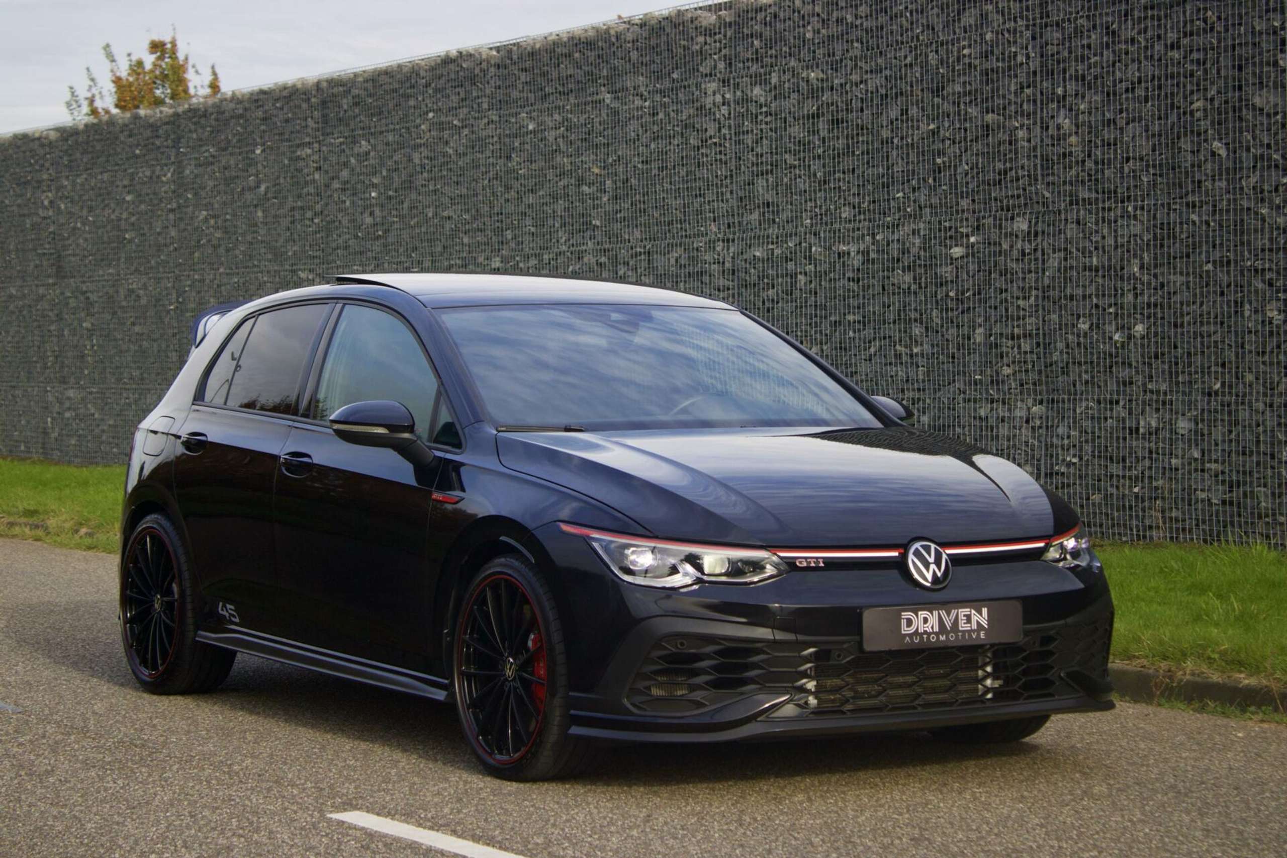 Volkswagen - Golf GTI