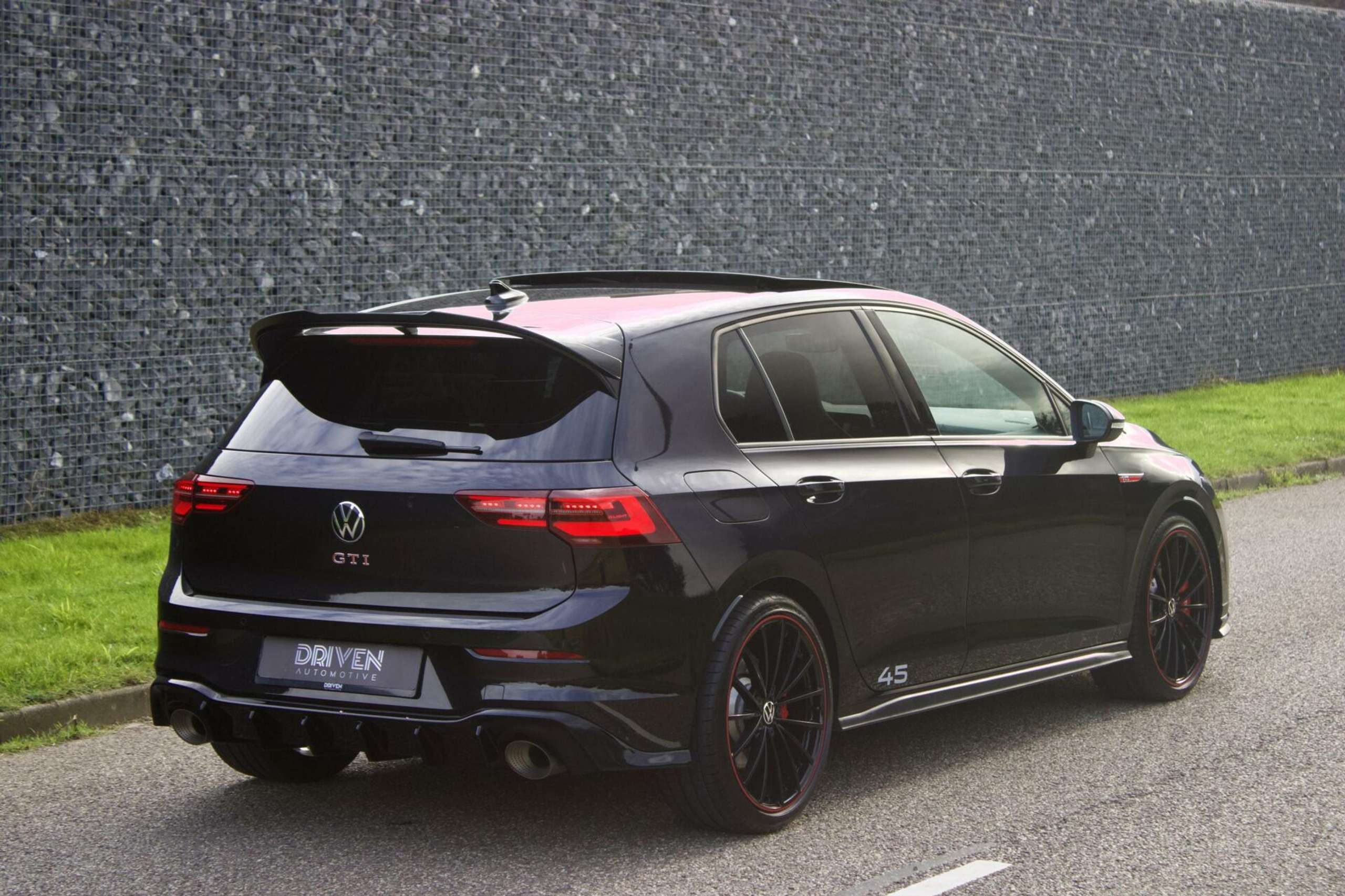 Volkswagen - Golf GTI