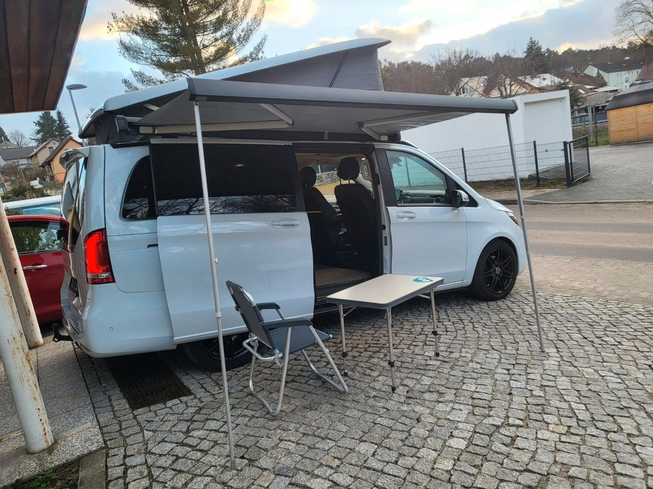 Mercedes-Benz - V 250