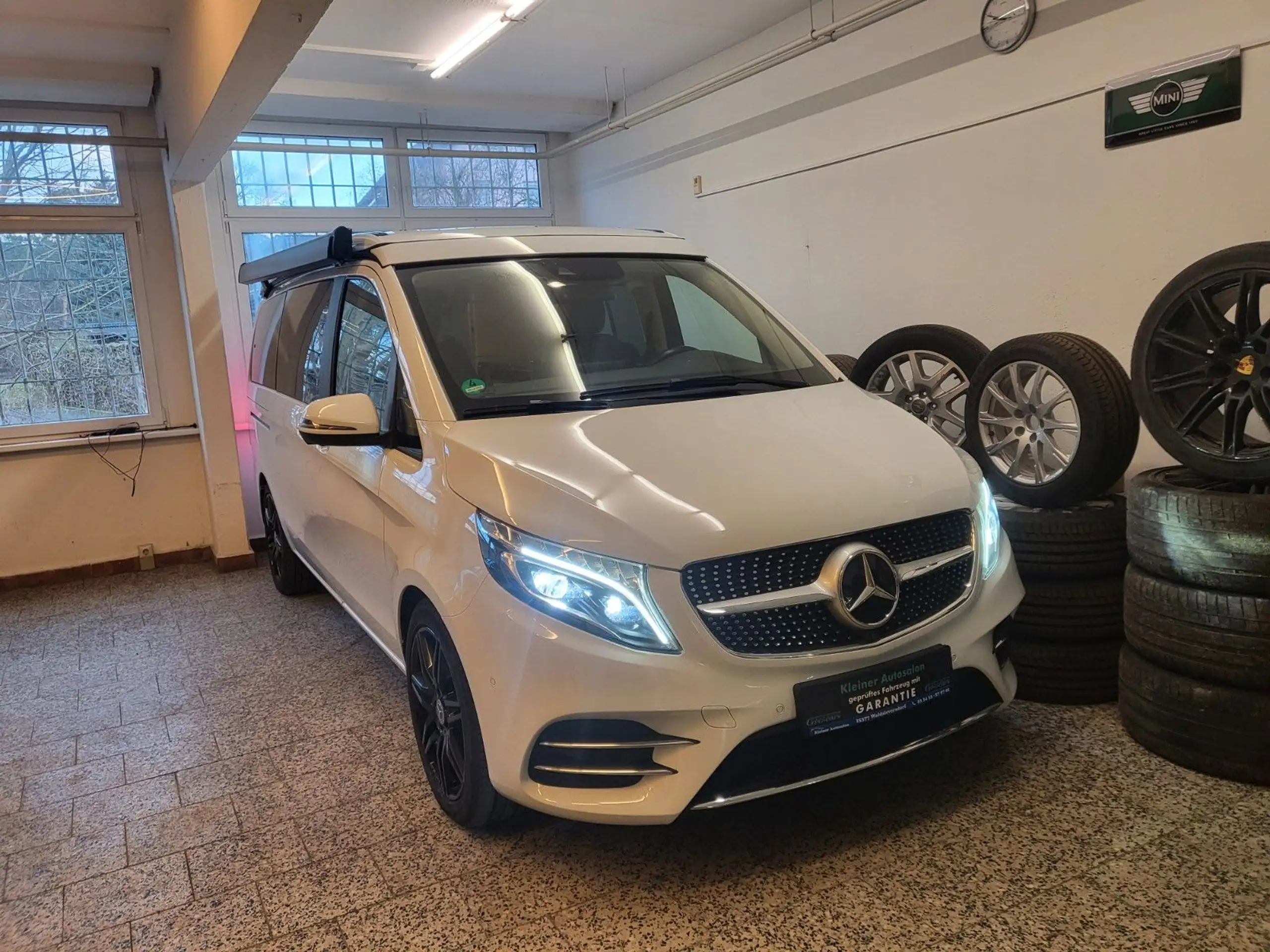 Mercedes-Benz - V 250