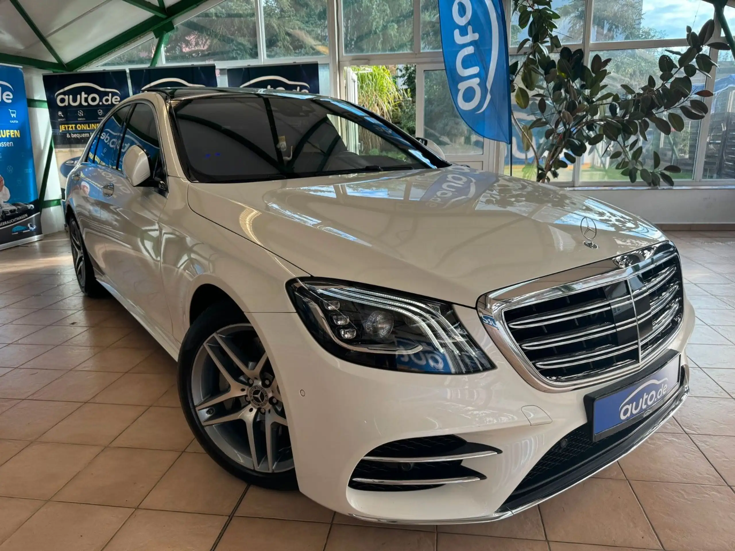 Mercedes-Benz - S 560