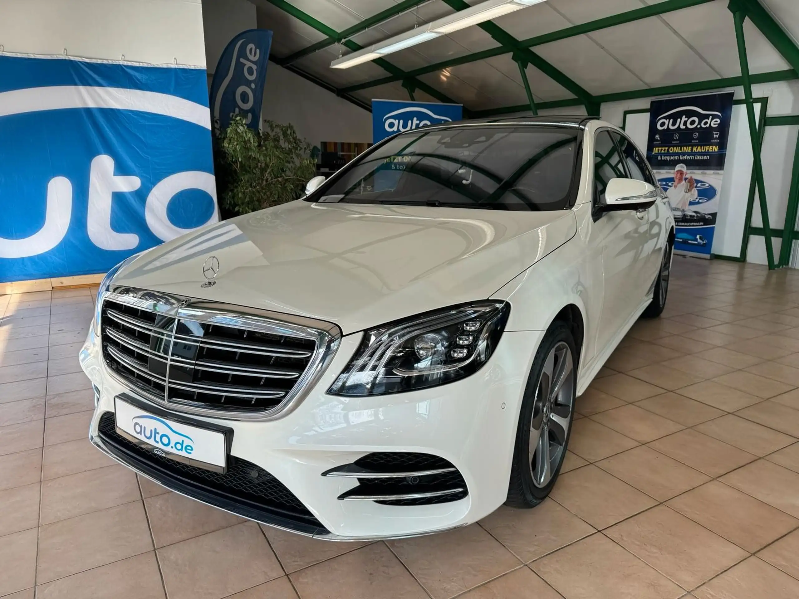 Mercedes-Benz - S 560