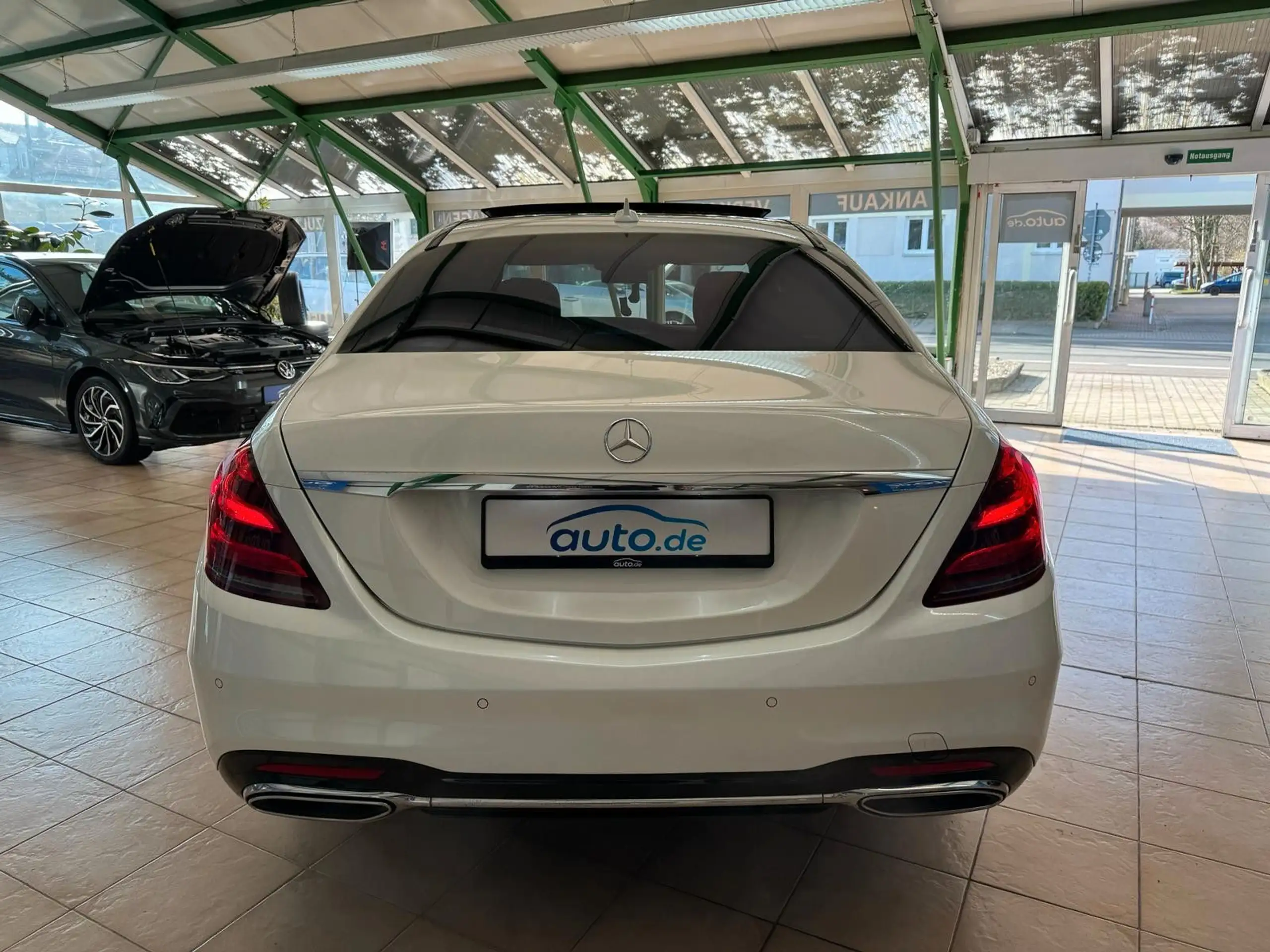 Mercedes-Benz - S 560