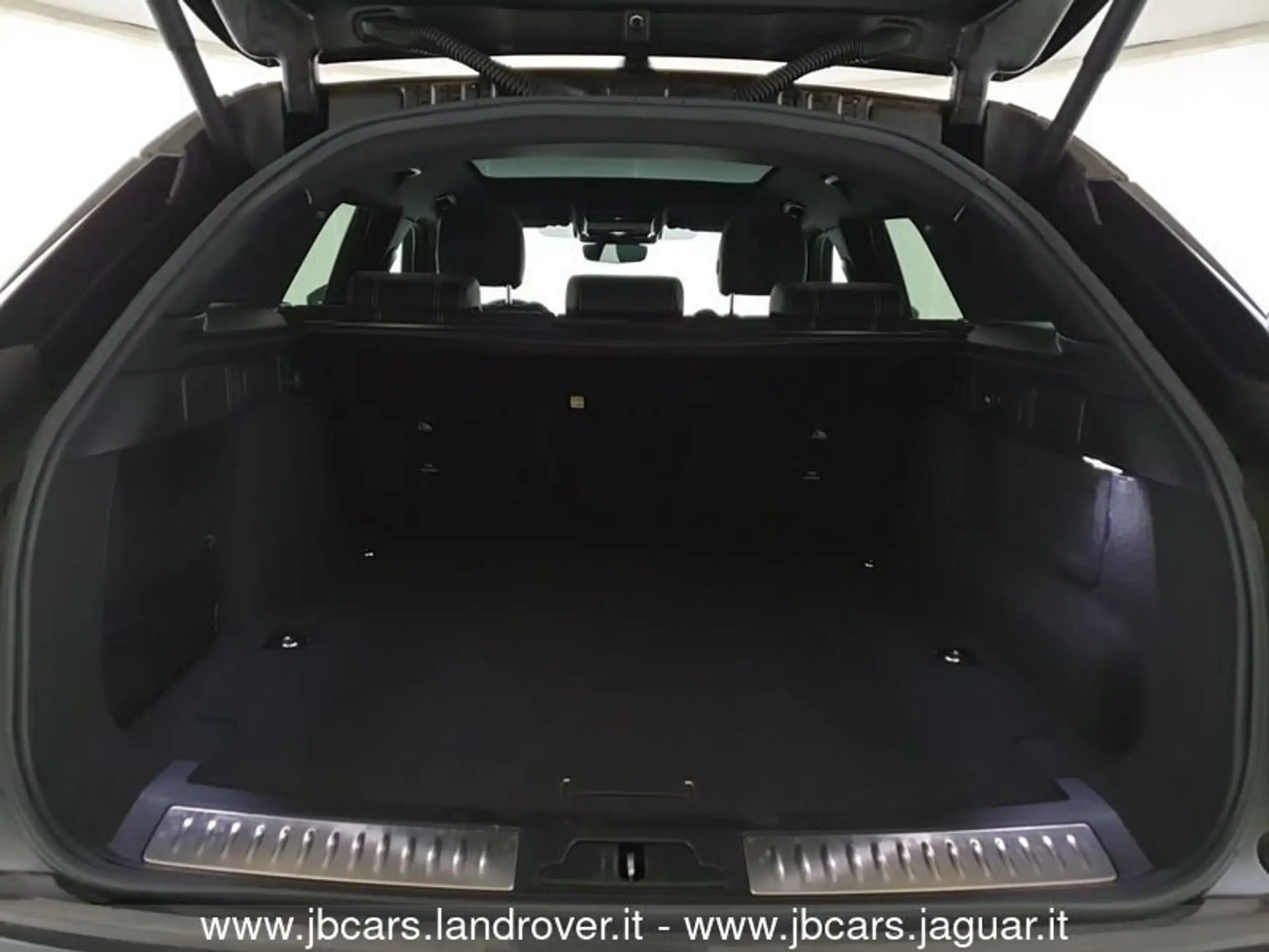 Land Rover - Range Rover Velar