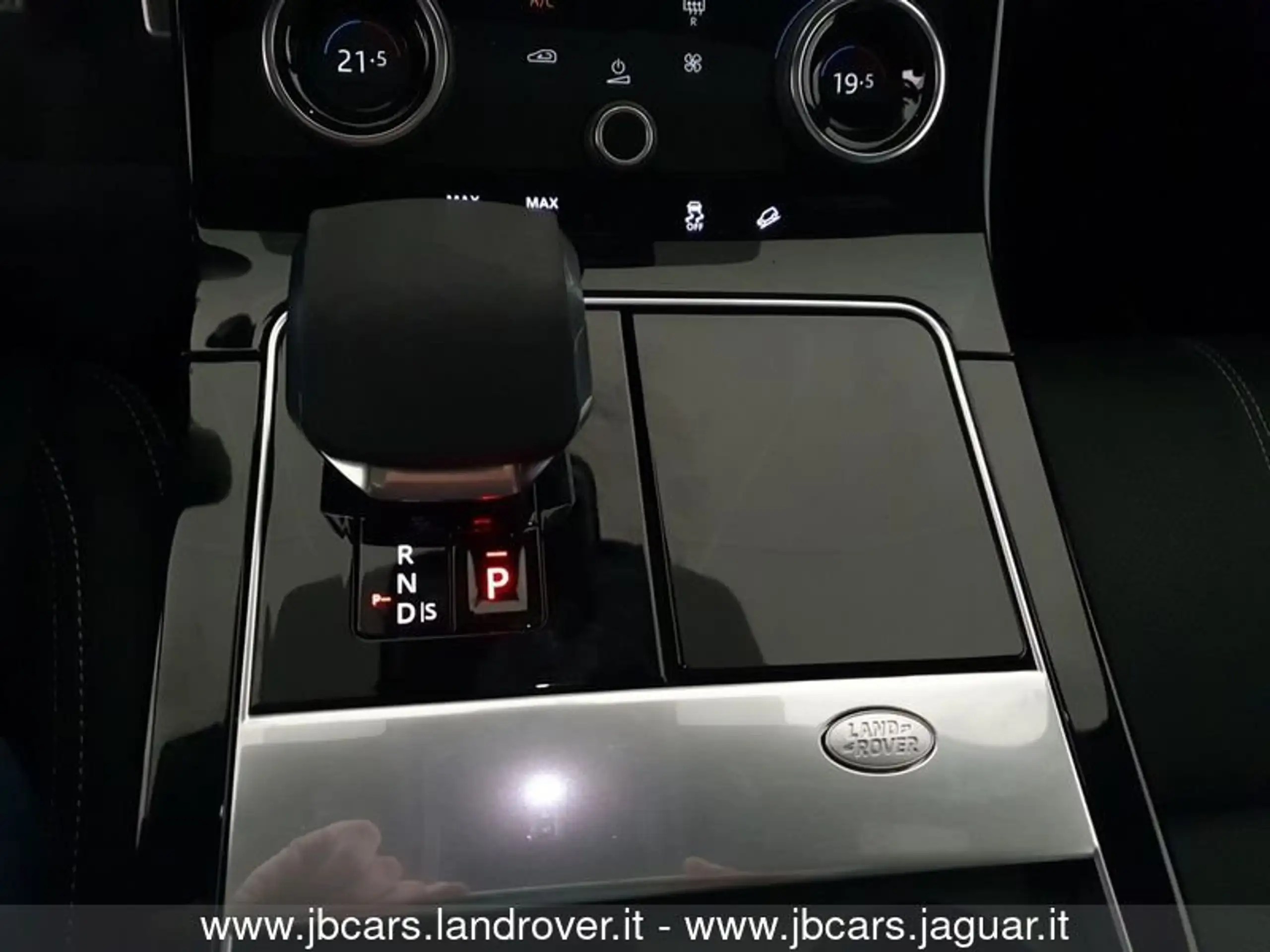 Land Rover - Range Rover Velar