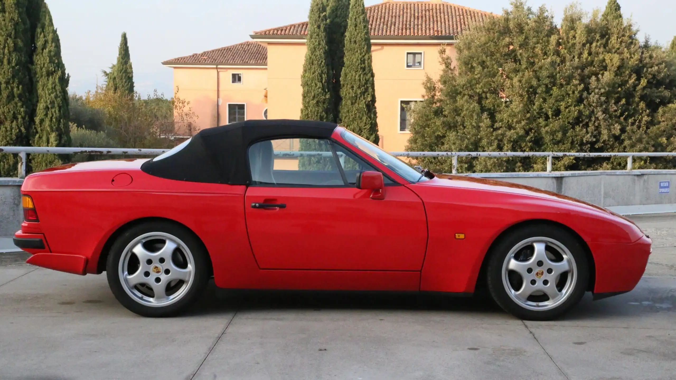 Porsche - 944