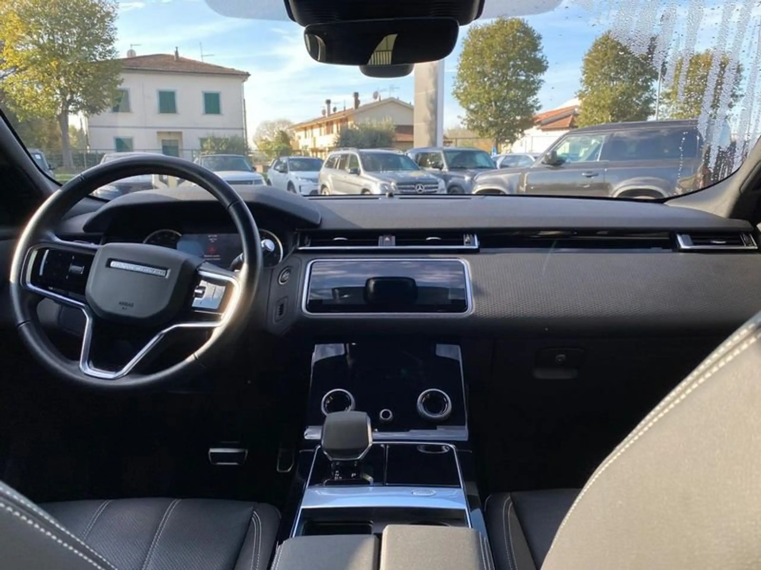 Land Rover - Range Rover Velar