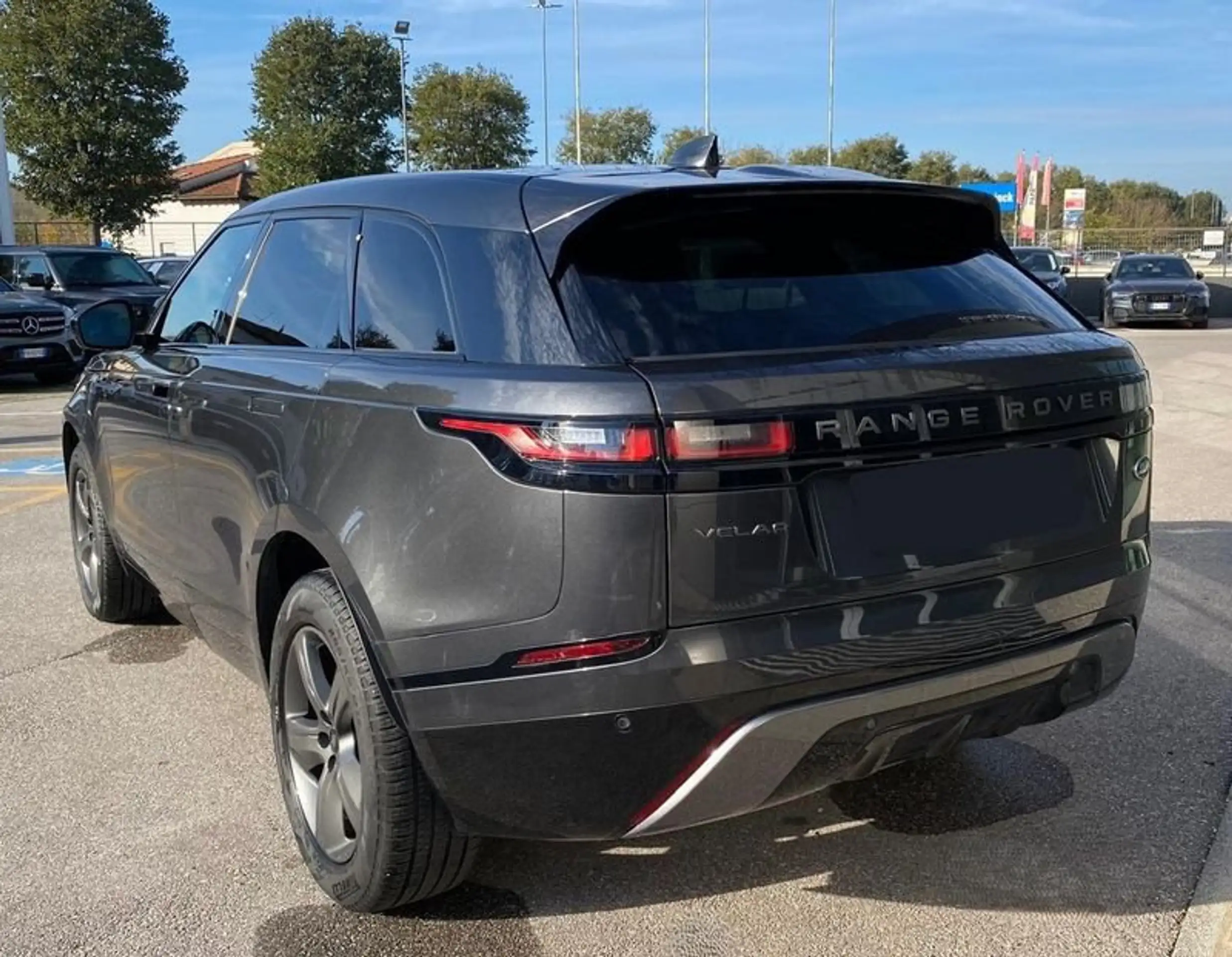 Land Rover - Range Rover Velar