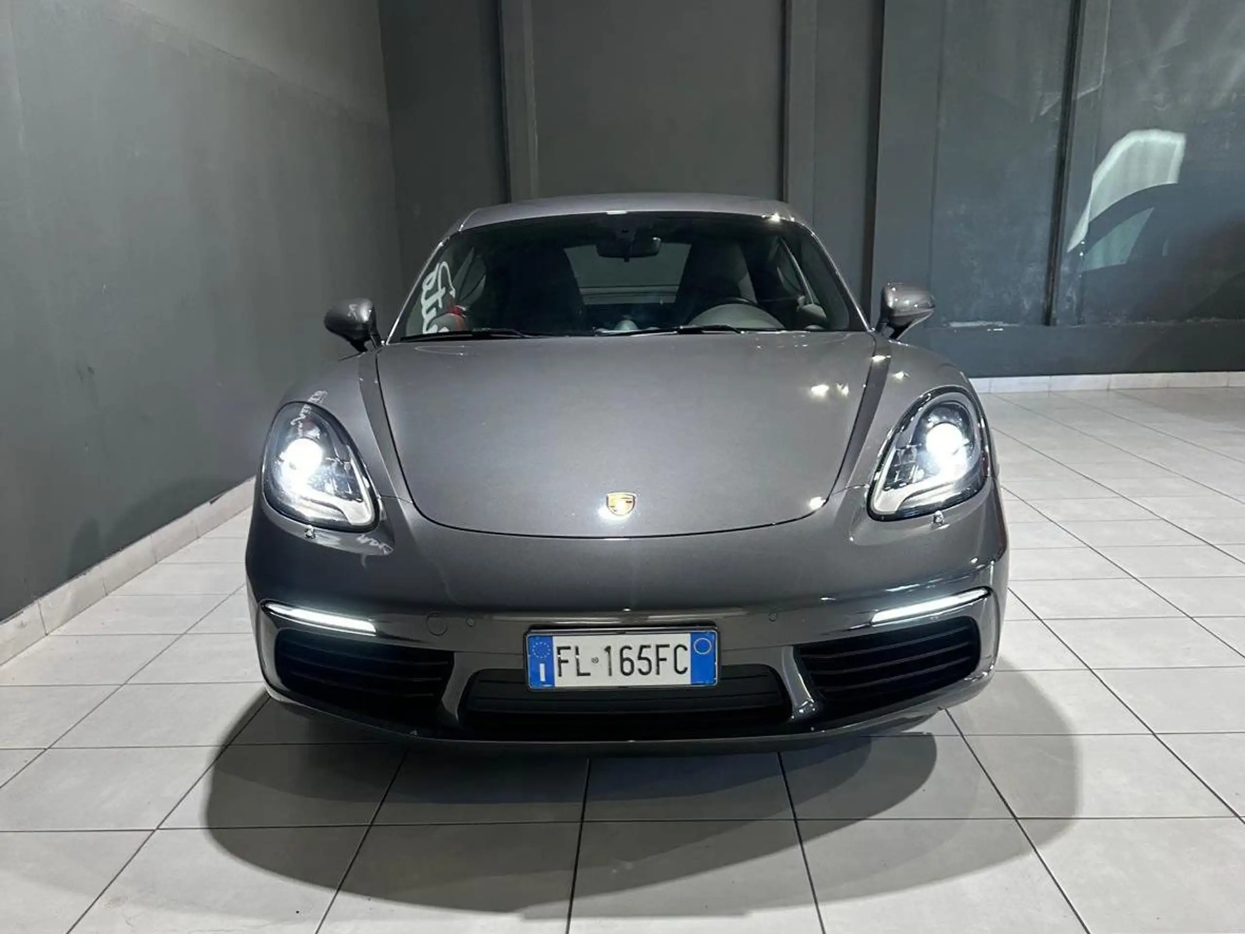 Porsche - Cayman