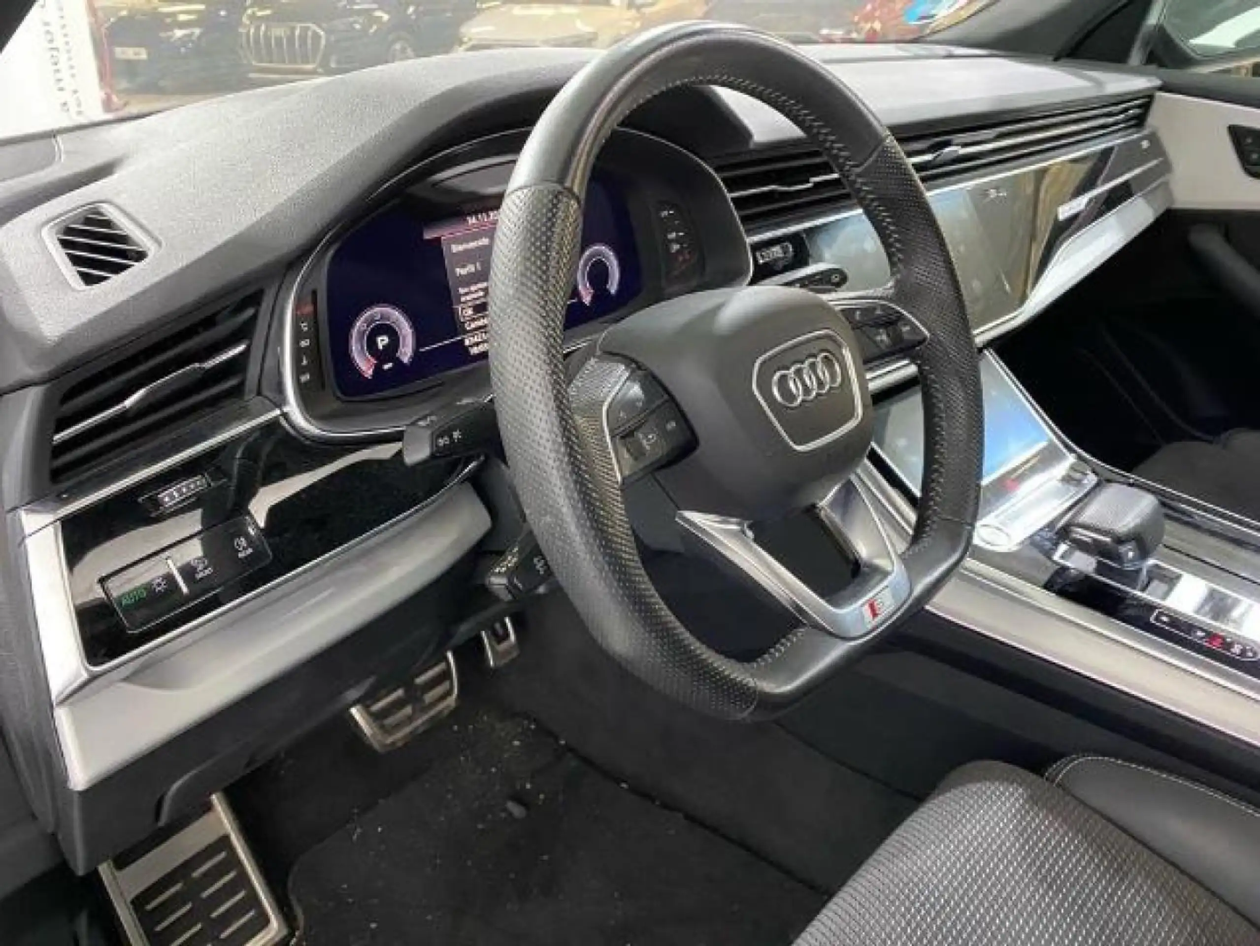 Audi - Q8