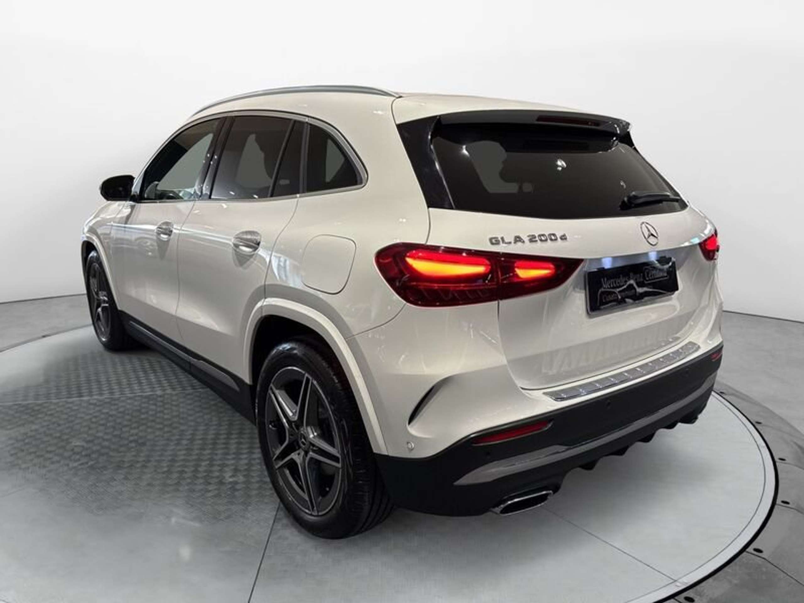 Mercedes-Benz - GLA 200