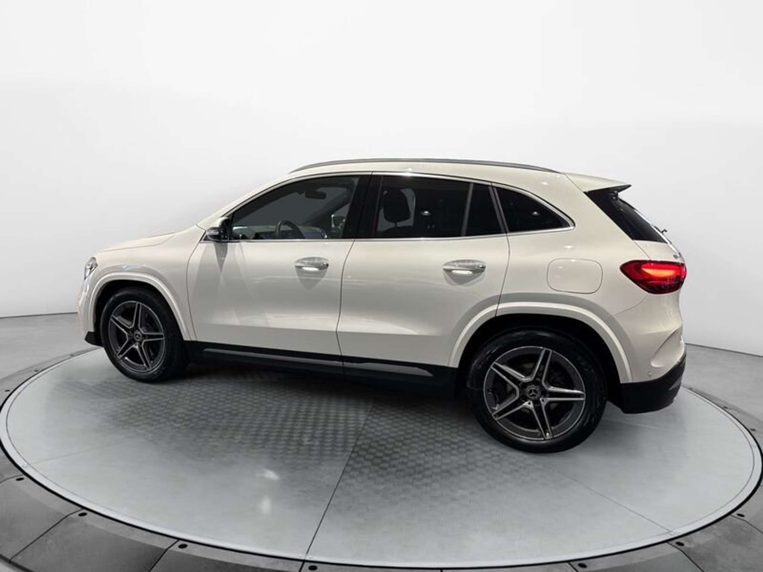 Mercedes-Benz - GLA 200