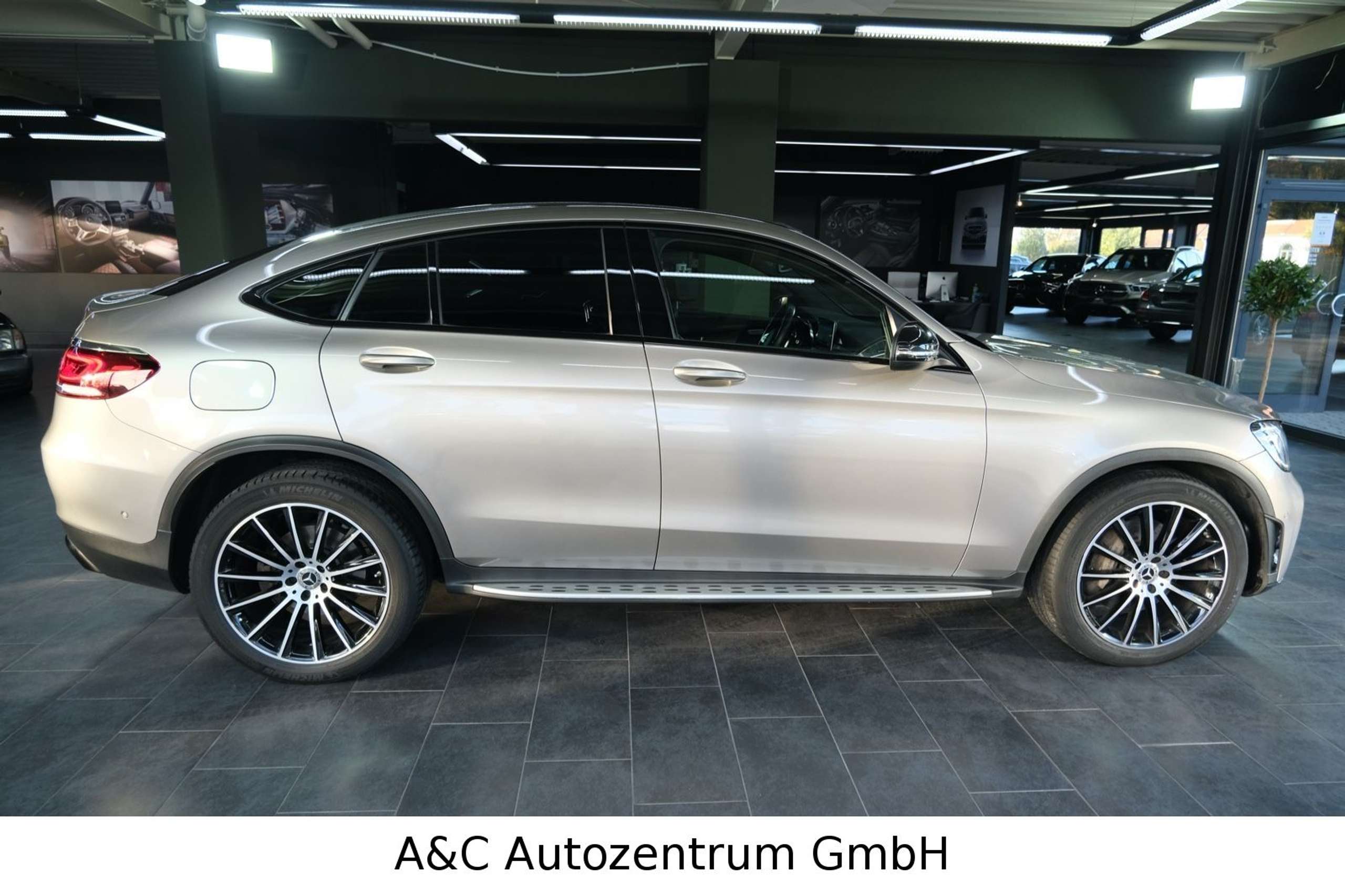 Mercedes-Benz - GLC 300