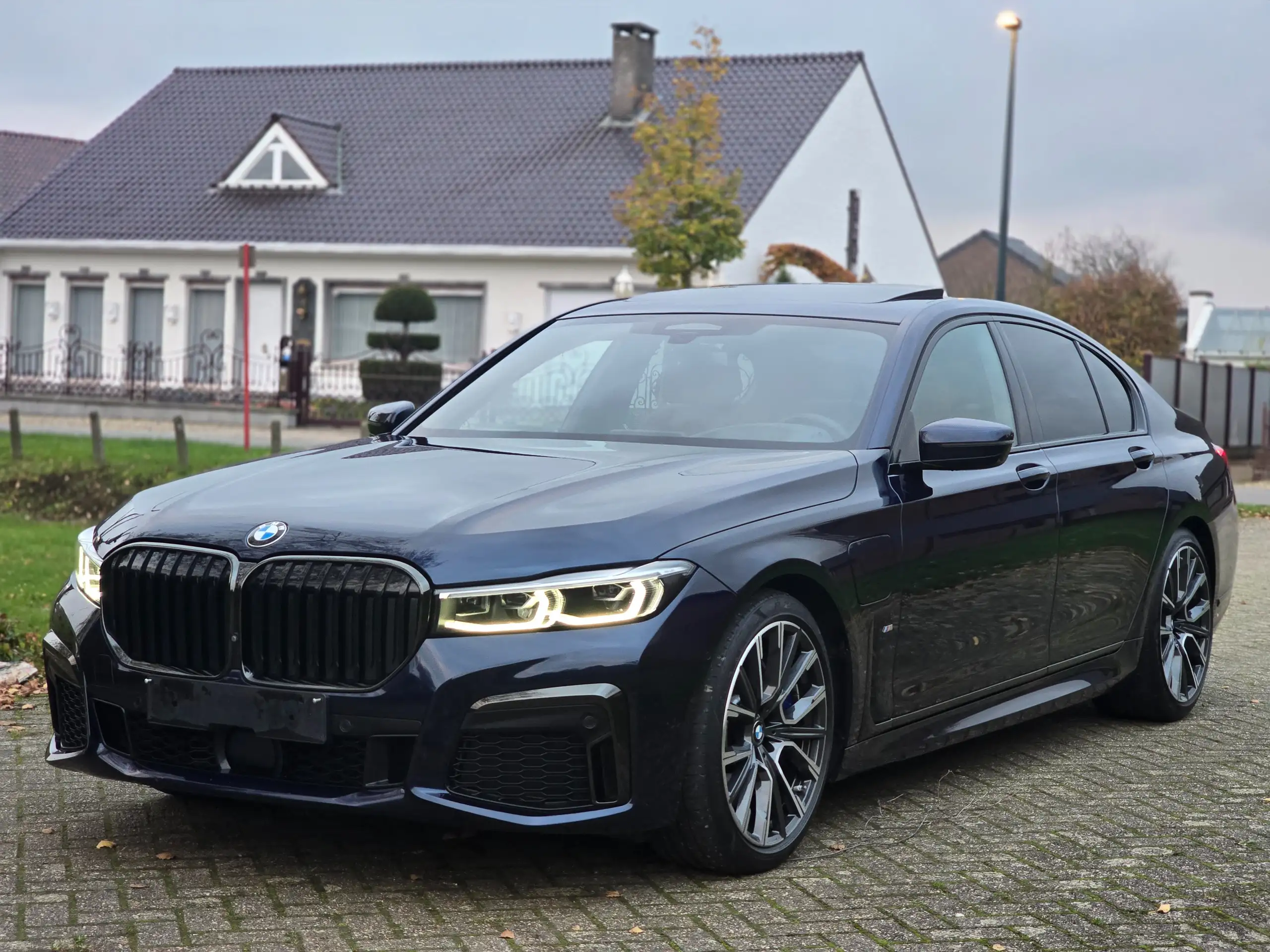 BMW - 745