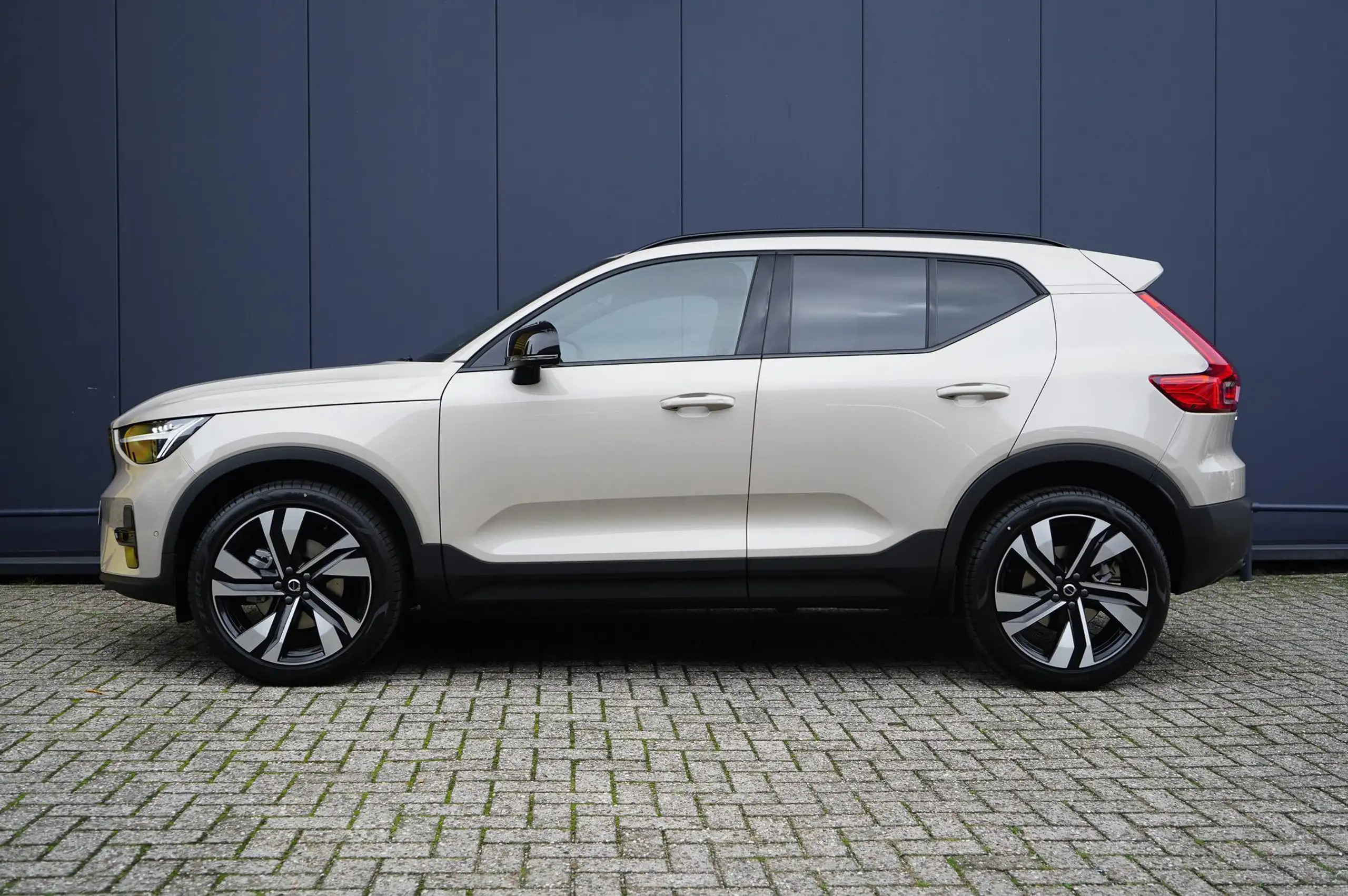 Volvo - XC40