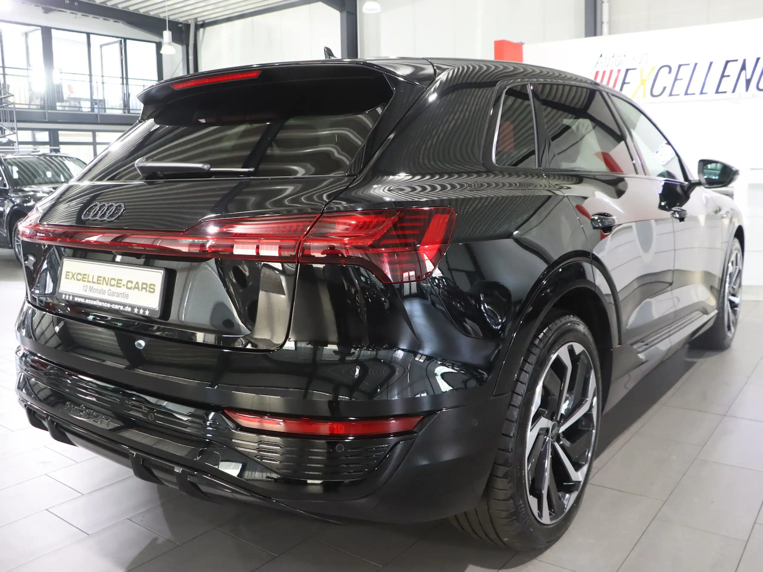 Audi - Q8 e-tron