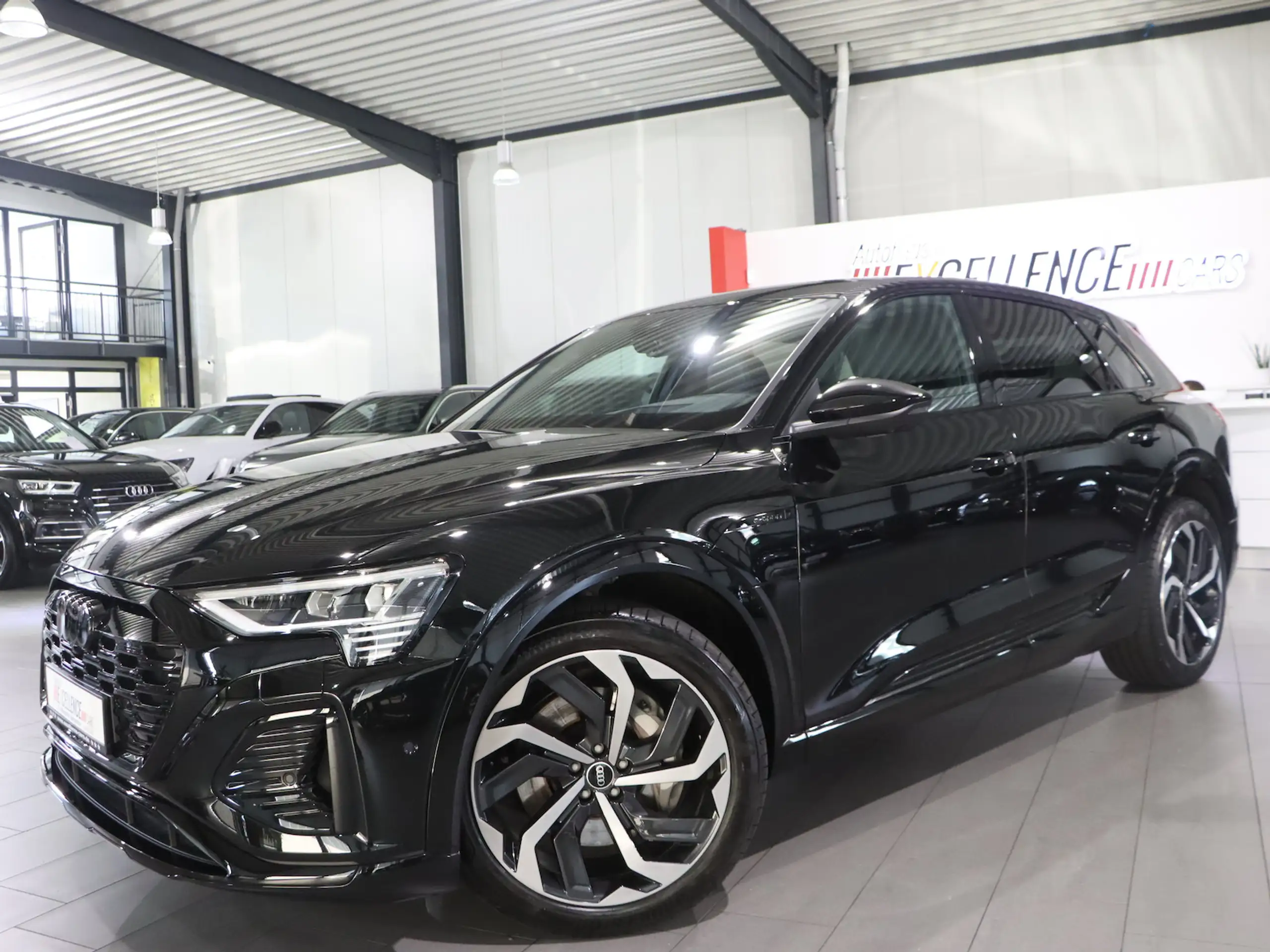 Audi - Q8 e-tron