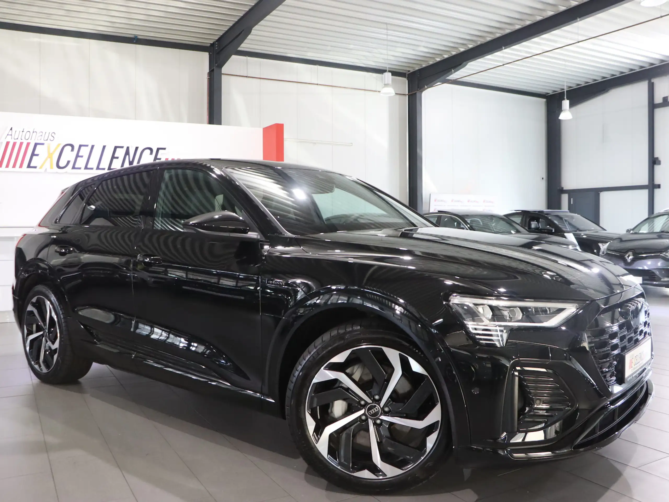 Audi - Q8 e-tron