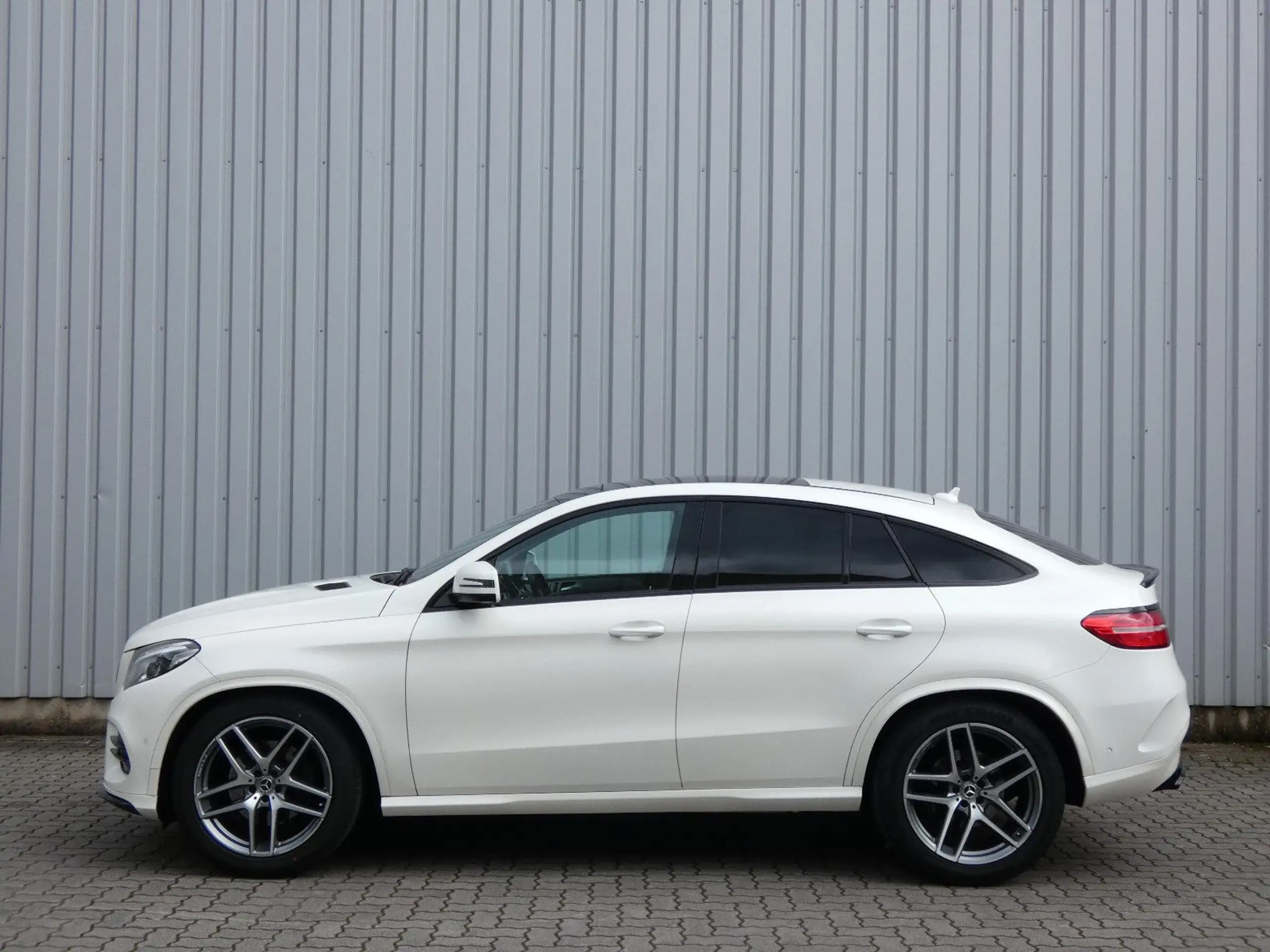 Mercedes-Benz - GLE 350