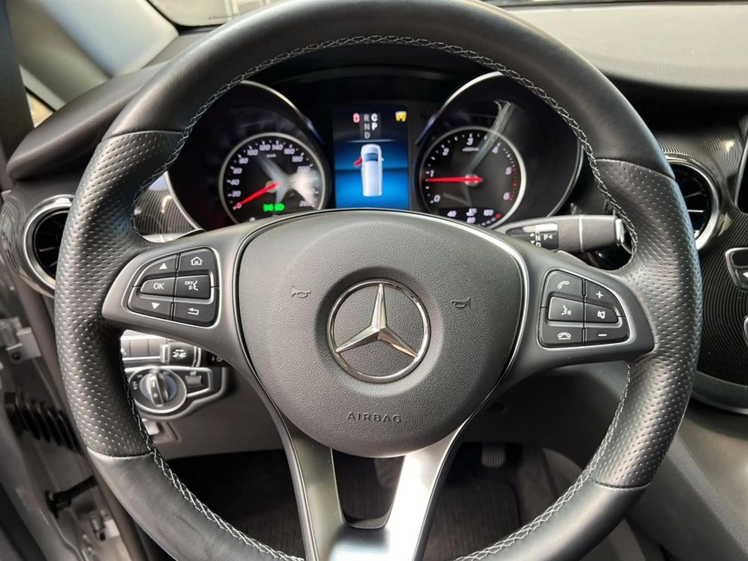 Mercedes-Benz - V