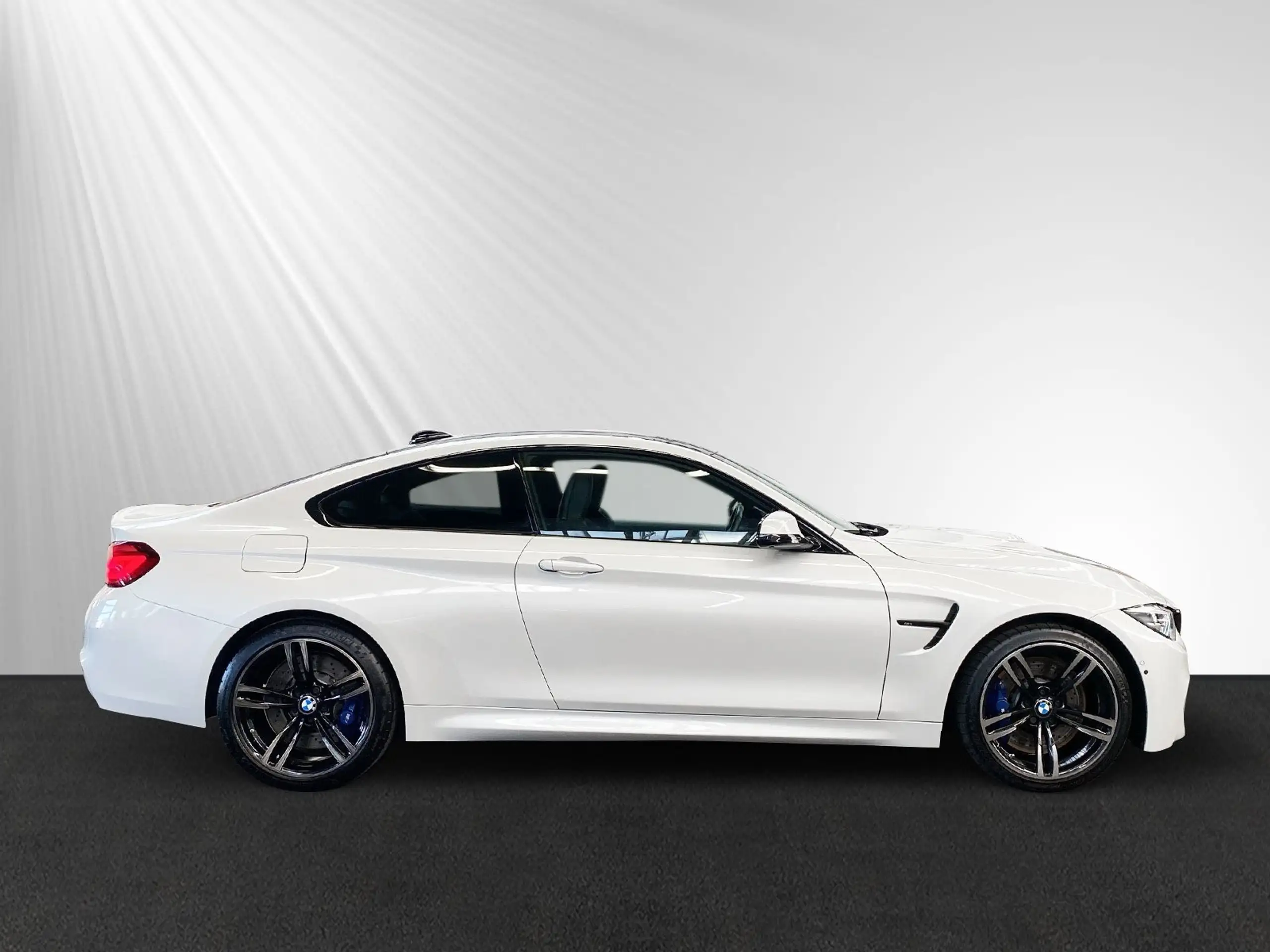 BMW - M4