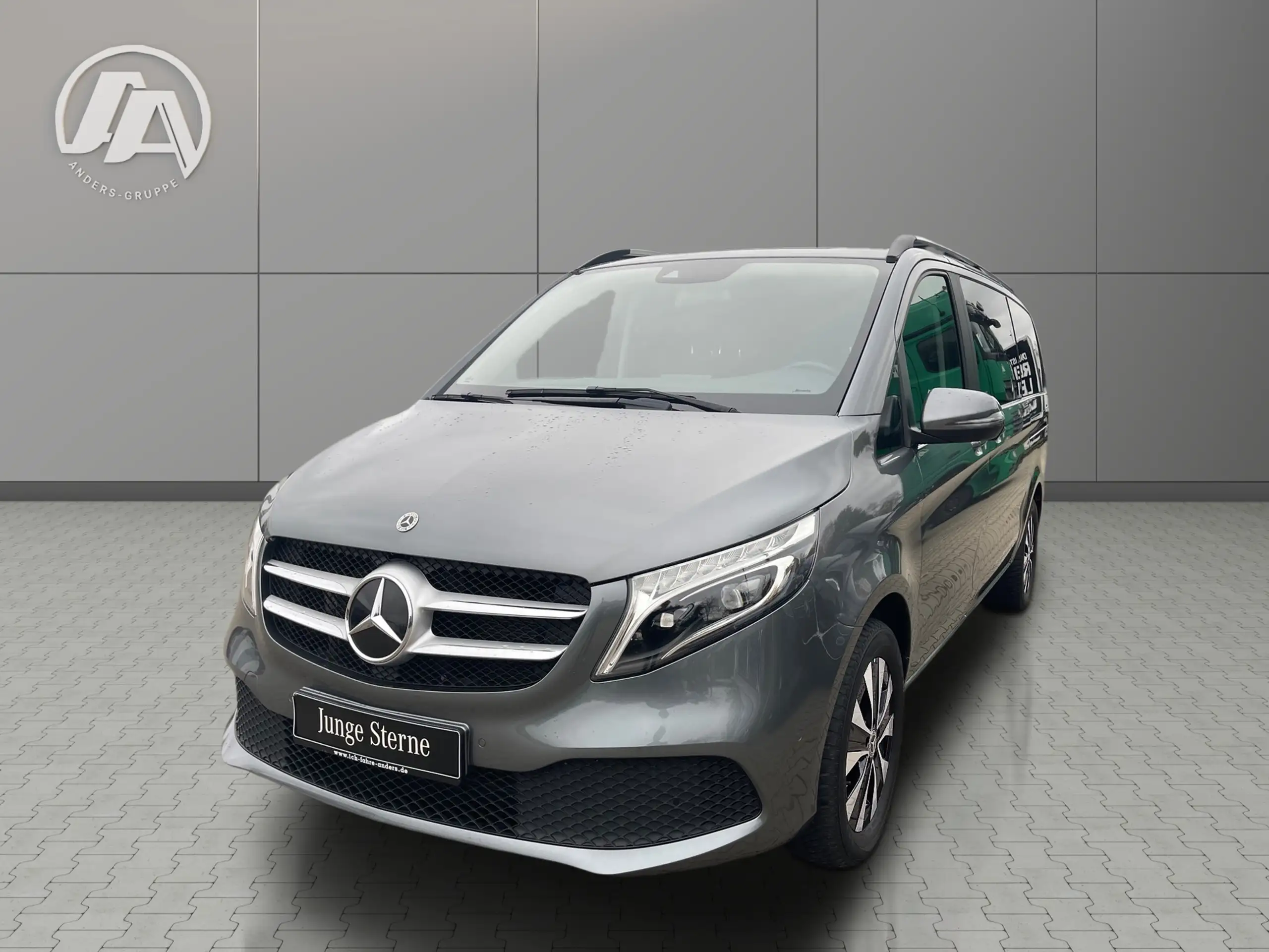 Mercedes-Benz - V 250