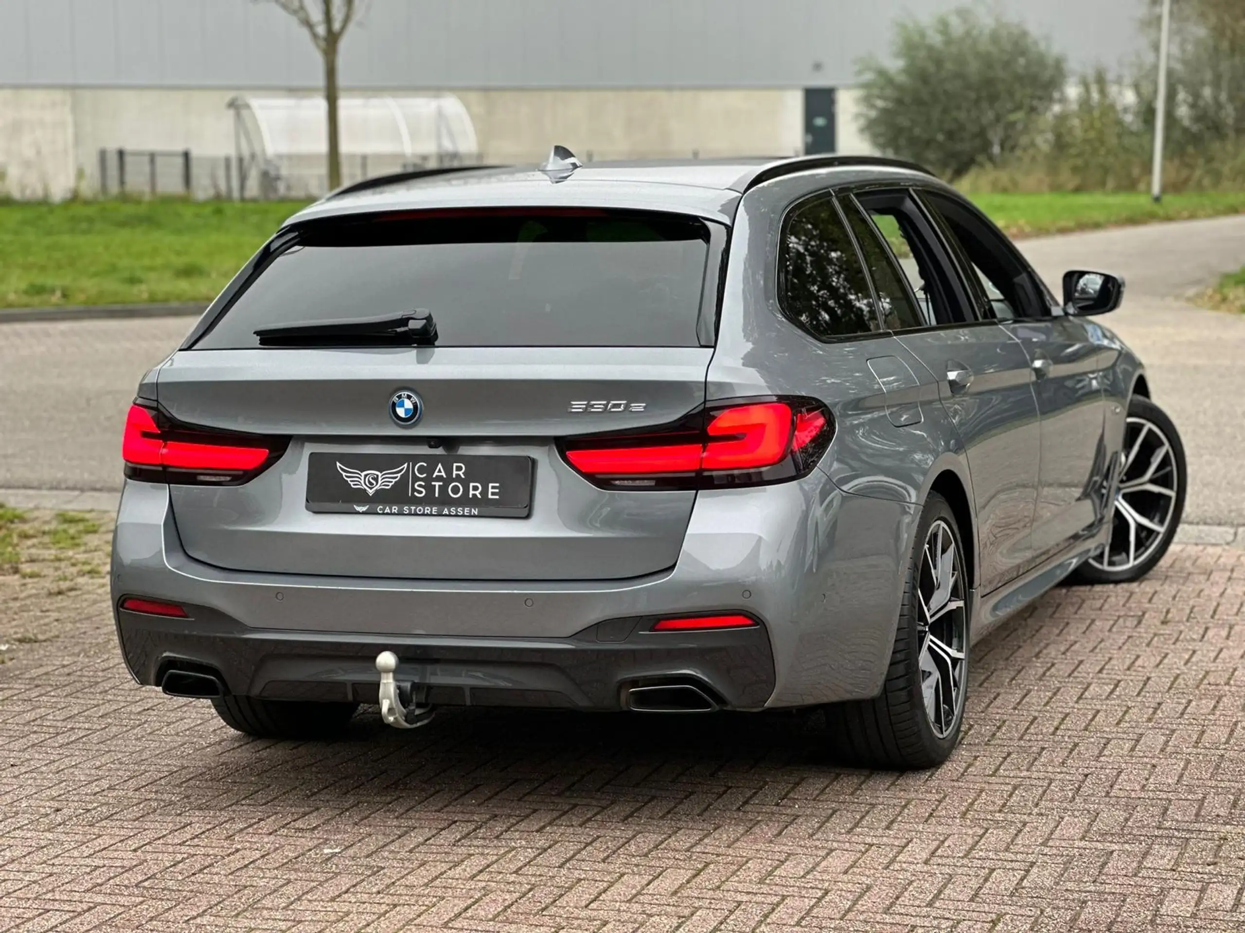 BMW - 530