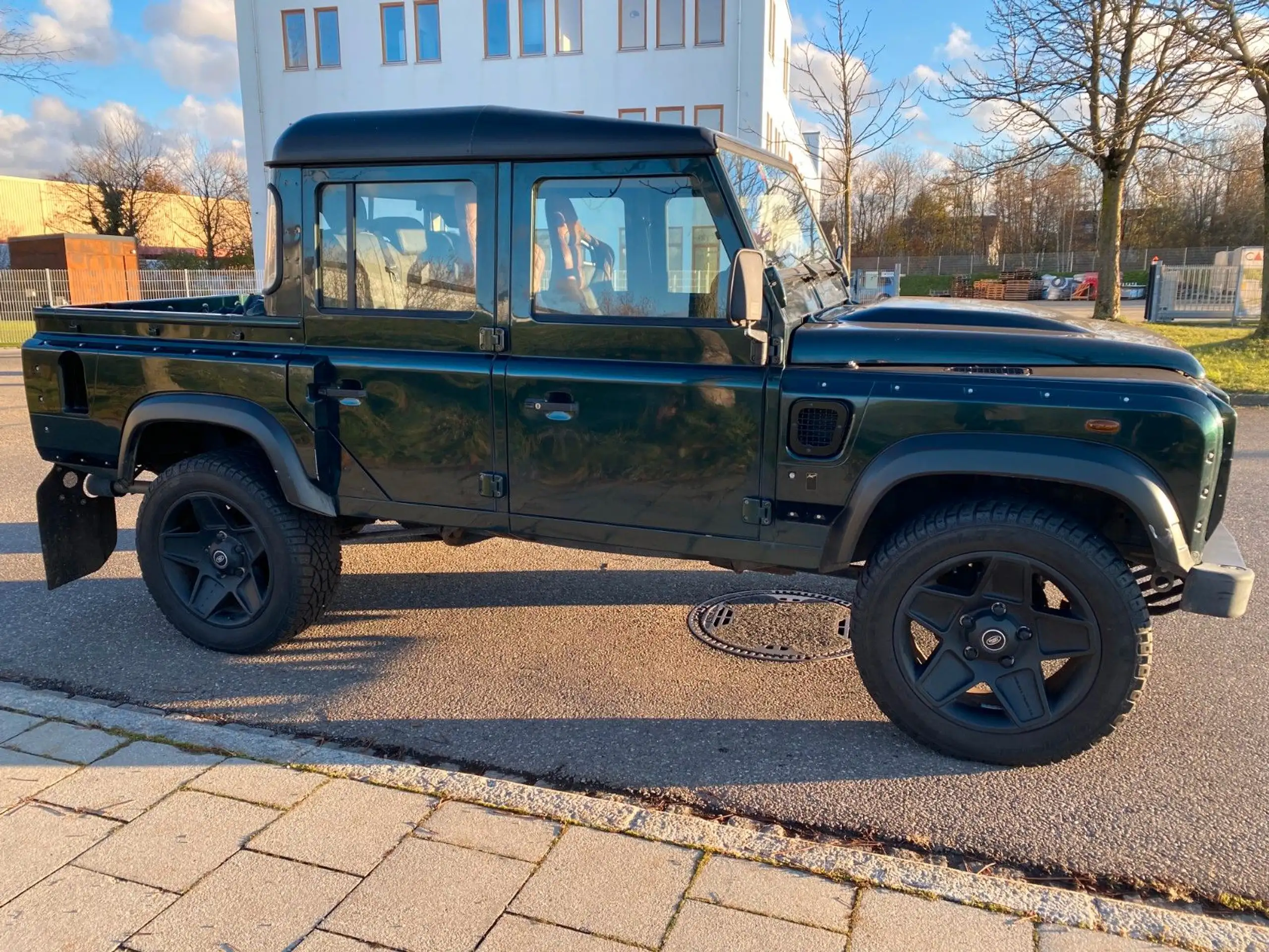 Land Rover - Defender